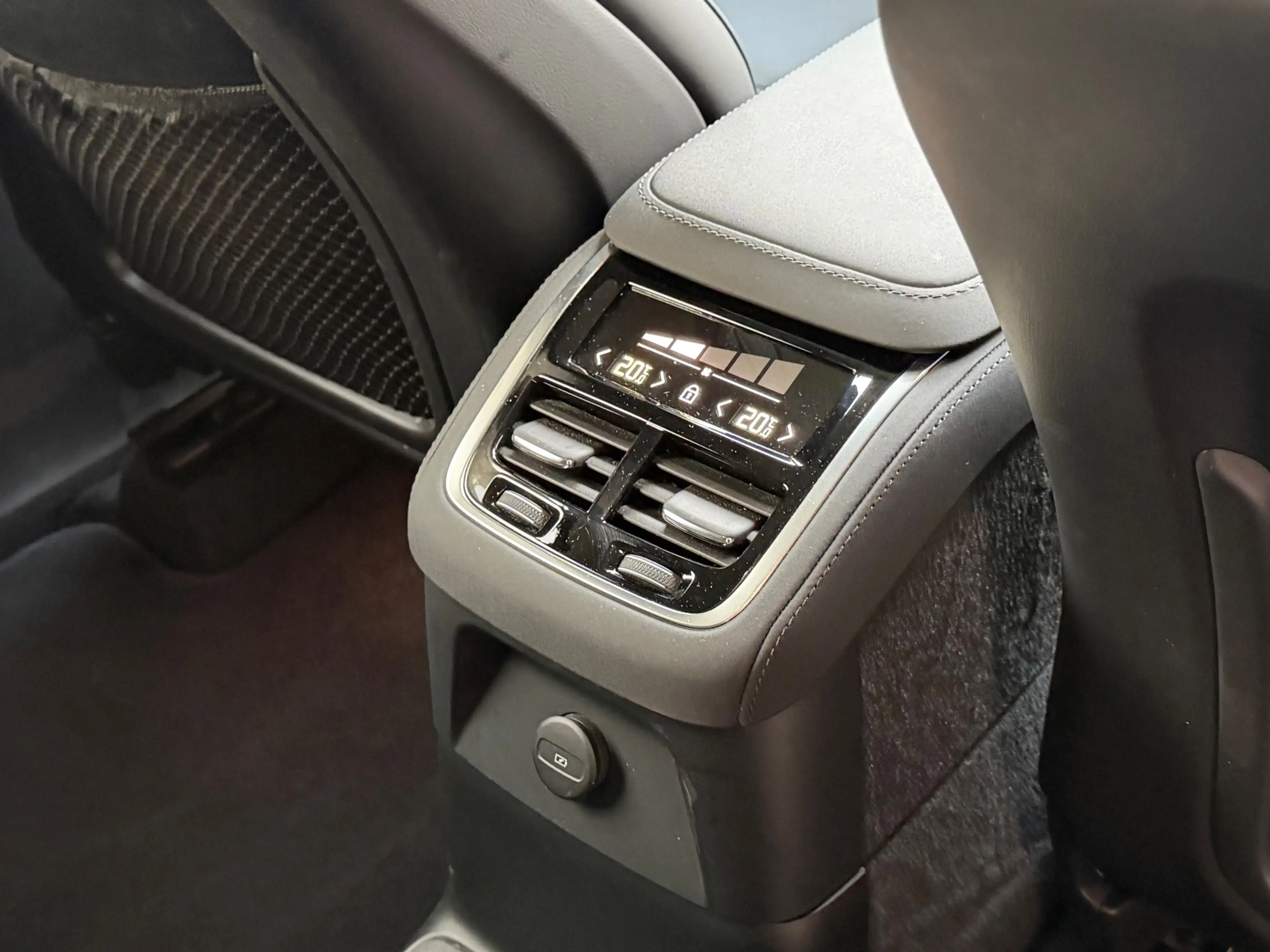 Volvo XC90 2.0 T8 Plug-in hybrid AWD Plus Bright / Facelift 2 — photo 21