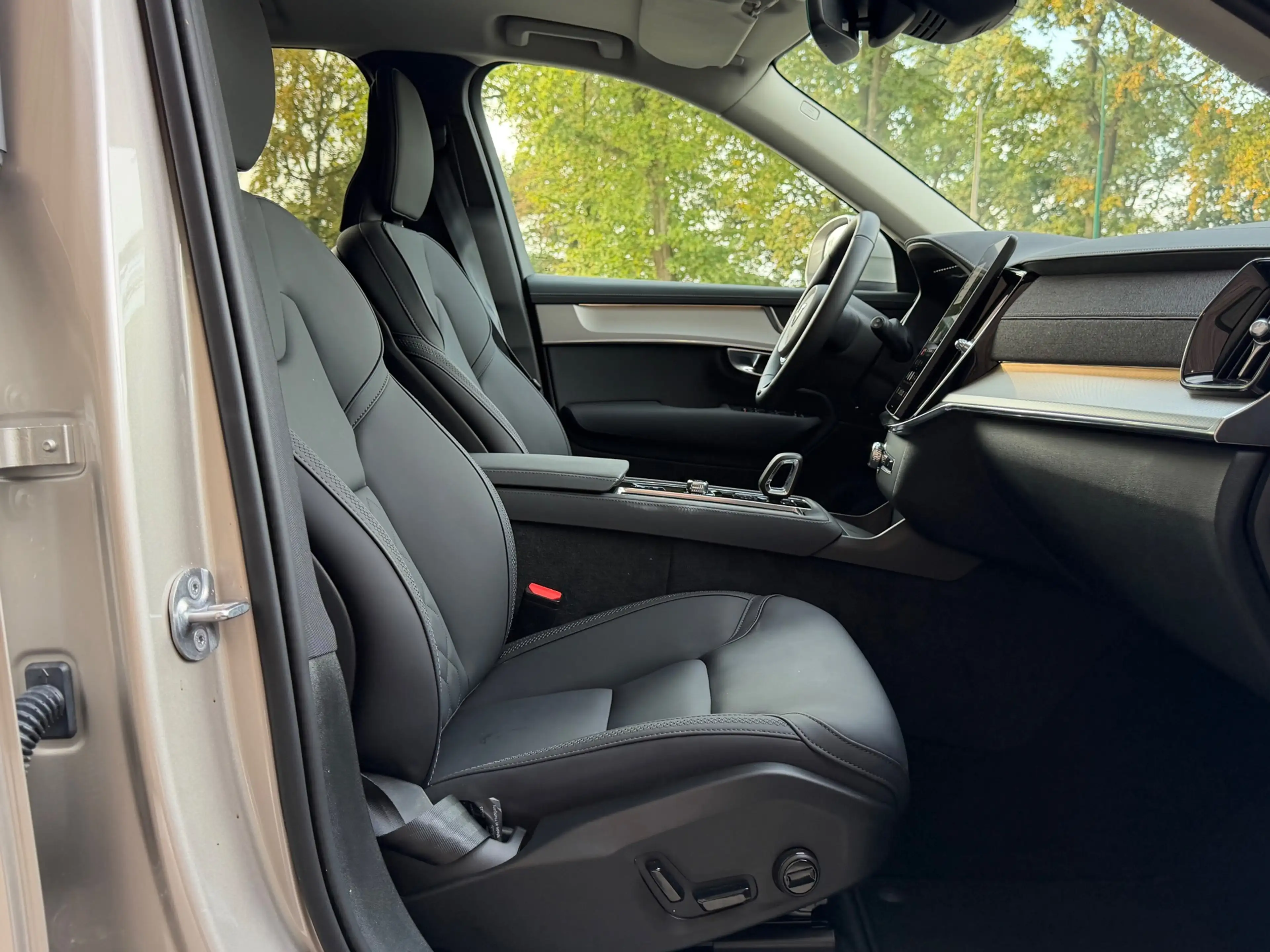 Volvo XC90 2.0 T8 Plug-in hybrid AWD Plus Bright / Facelift 2 — photo 14