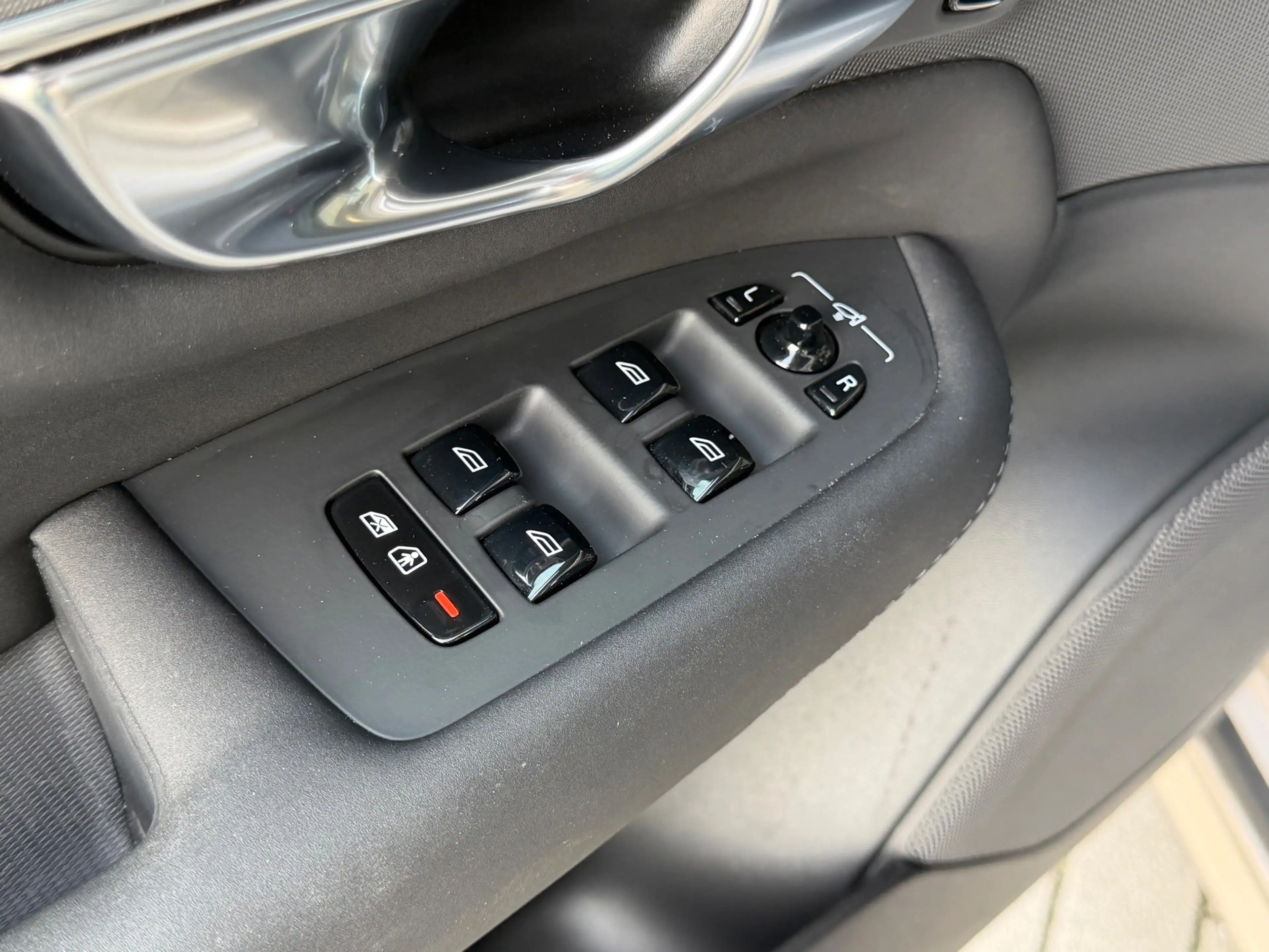 Volvo XC90 2.0 T8 Plug-in hybrid AWD Plus Bright / Facelift 2 — photo 24