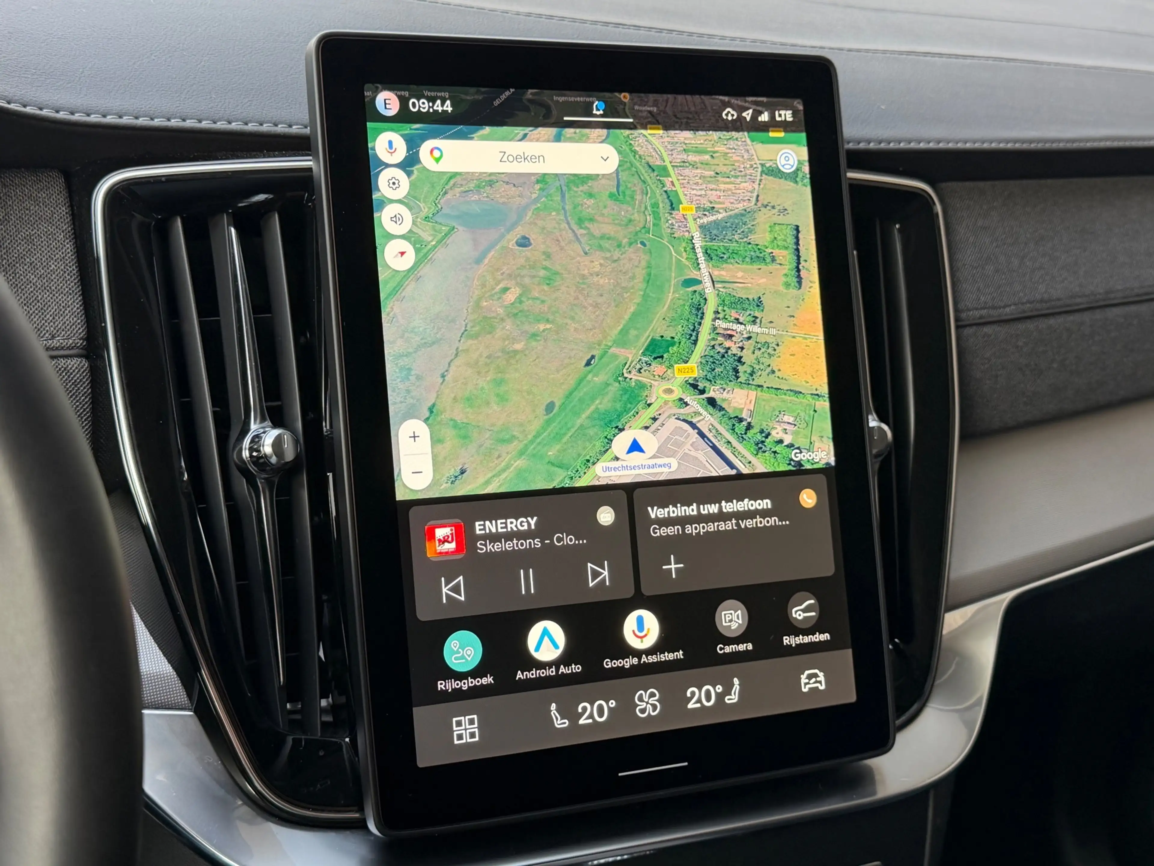 Volvo XC90 2.0 T8 Plug-in hybrid AWD Plus Bright / Facelift 2 — photo 31