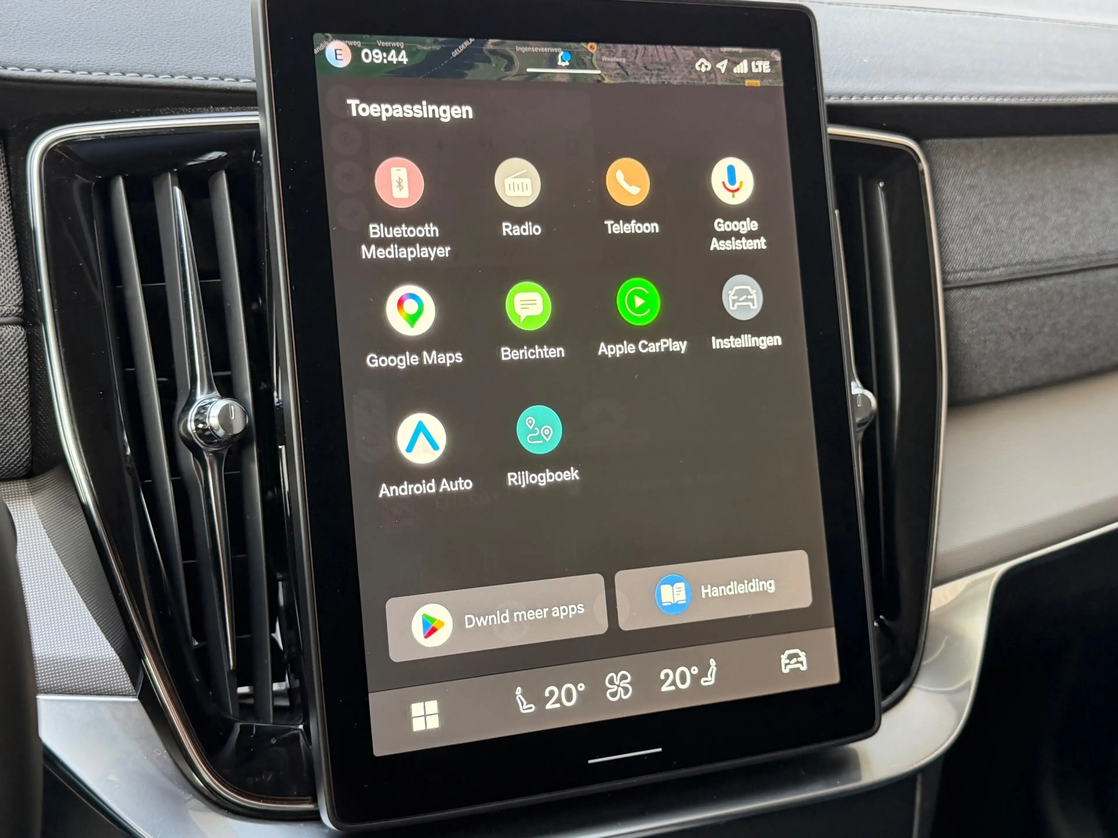 Volvo XC90 2.0 T8 Plug-in hybrid AWD Plus Bright / Facelift 2 — photo 32