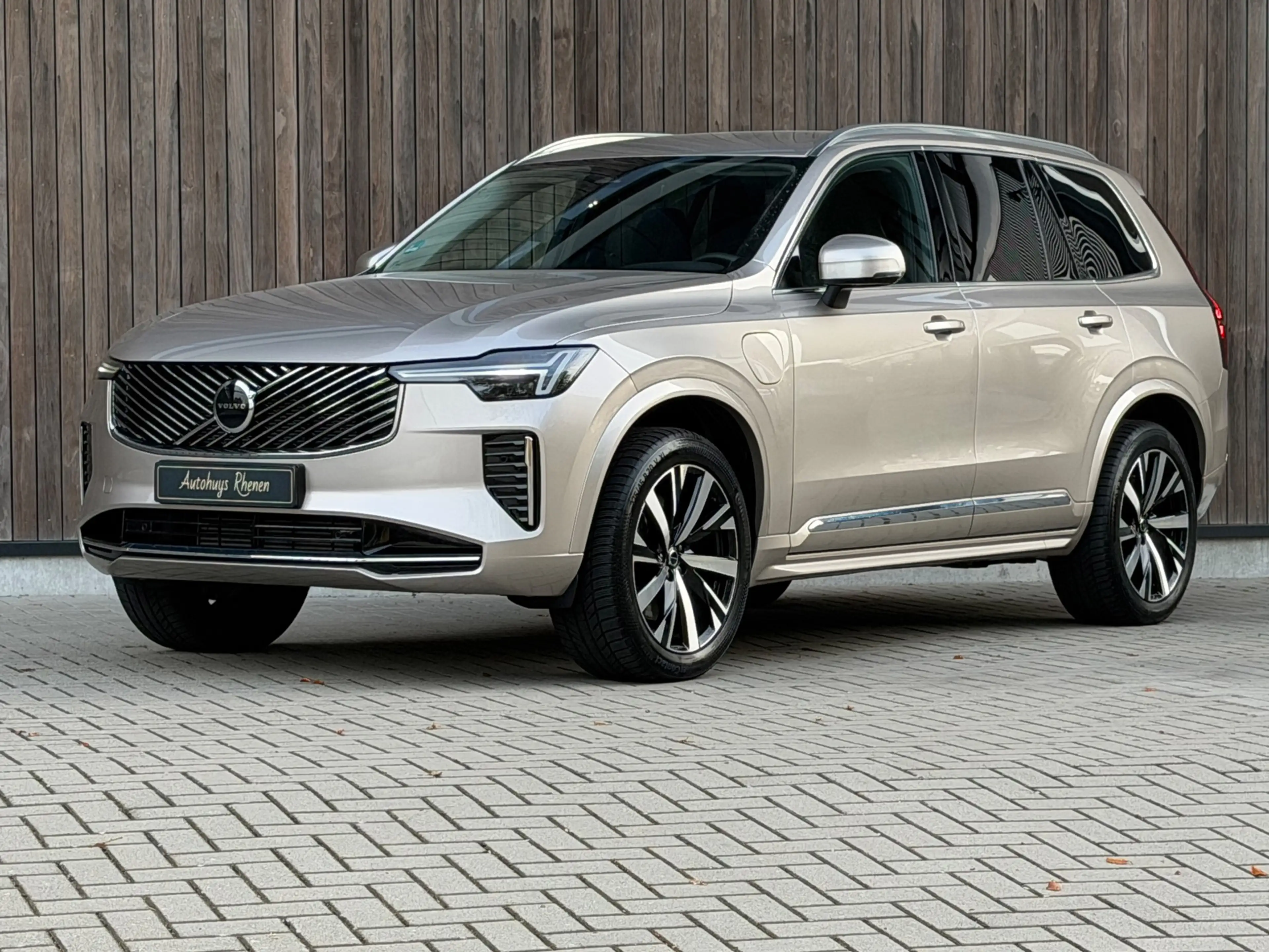 Volvo XC90 2.0 T8 Plug-in hybrid AWD Plus Bright / Facelift 2 — photo 2