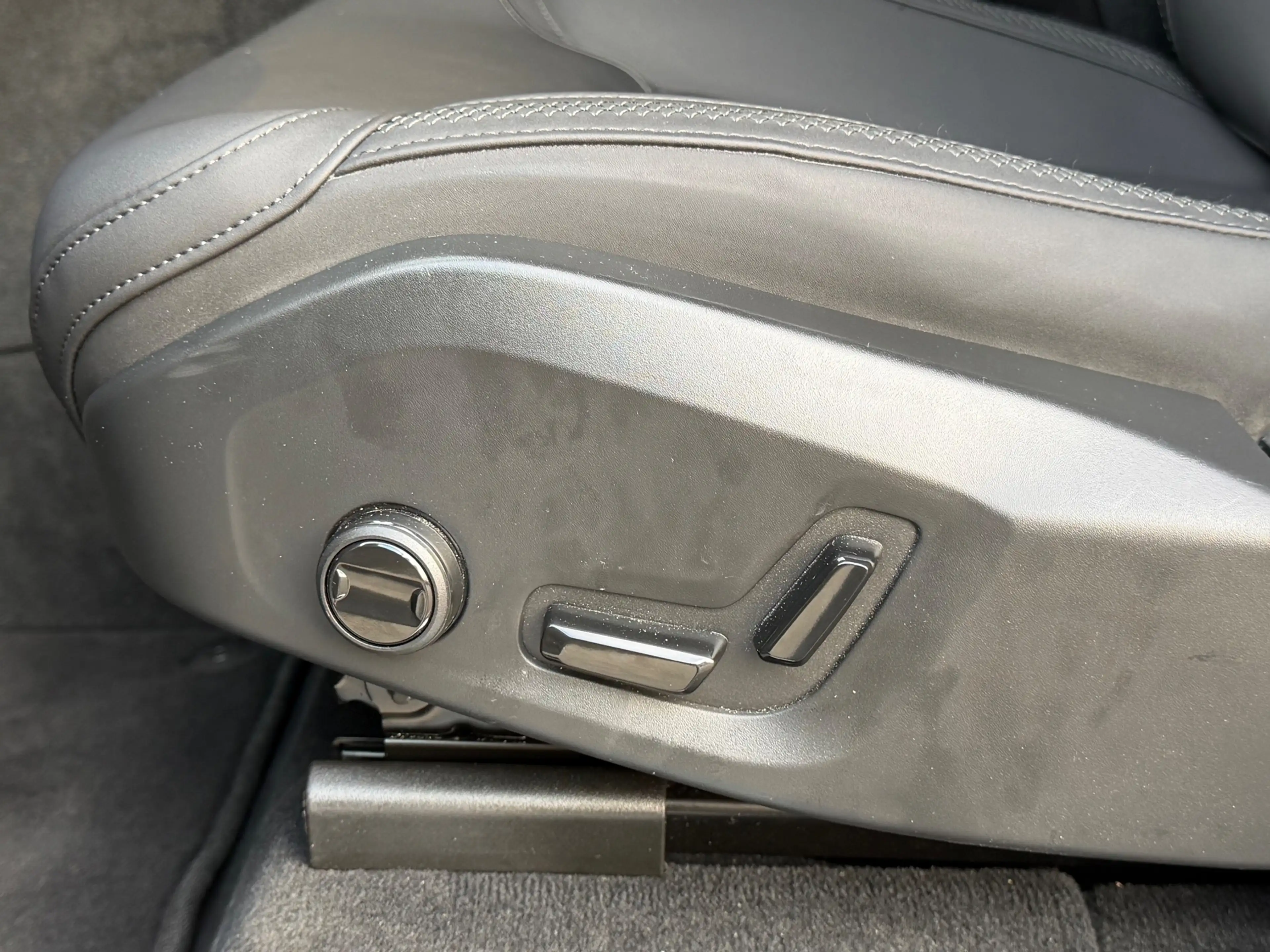 Volvo XC90 2.0 T8 Plug-in hybrid AWD Plus Bright / Facelift 2 — photo 27