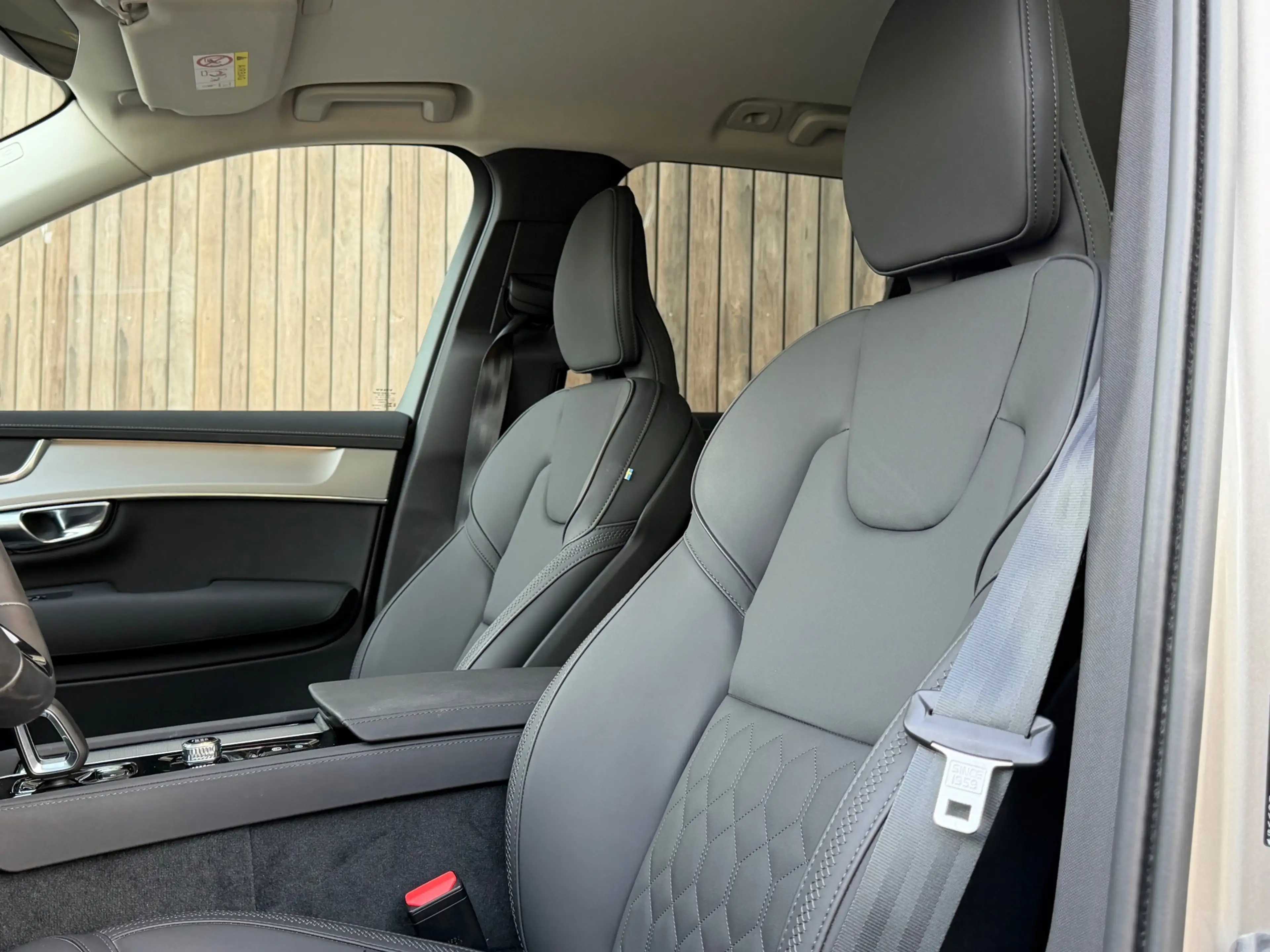 Volvo XC90 2.0 T8 Plug-in hybrid AWD Plus Bright / Facelift 2 — photo 28