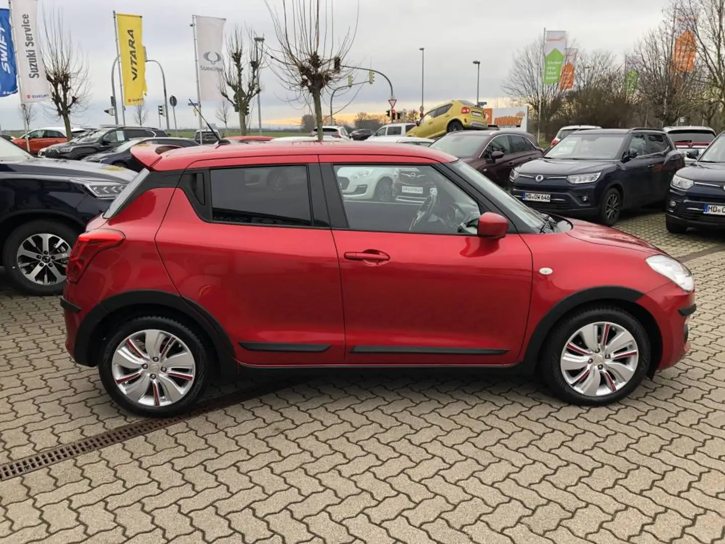 Suzuki Swift 1.0 Boosterjet Comfort Roşu - 2