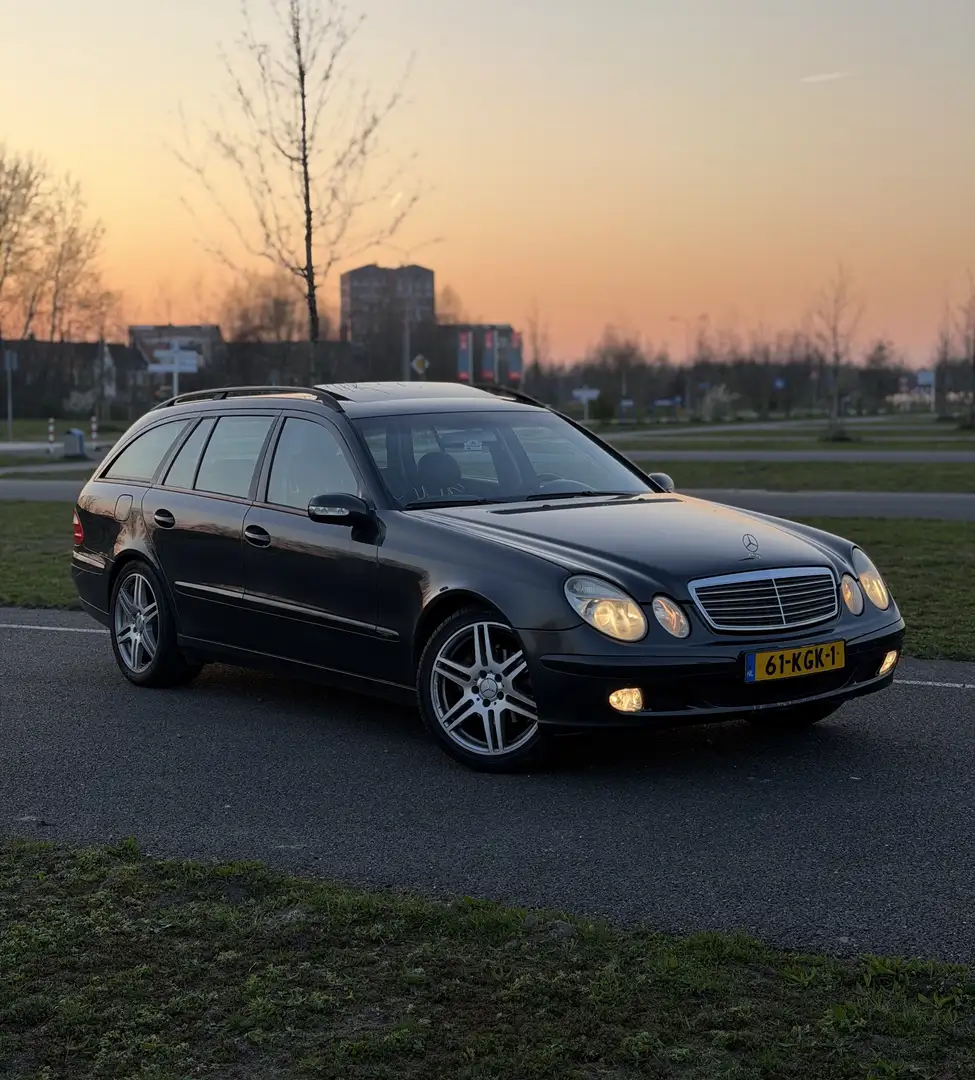 Mercedes-Benz E 240 Classic Grau - 1