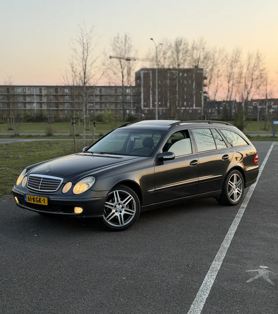 Mercedes-Benz E 240 Classic Grau - 2