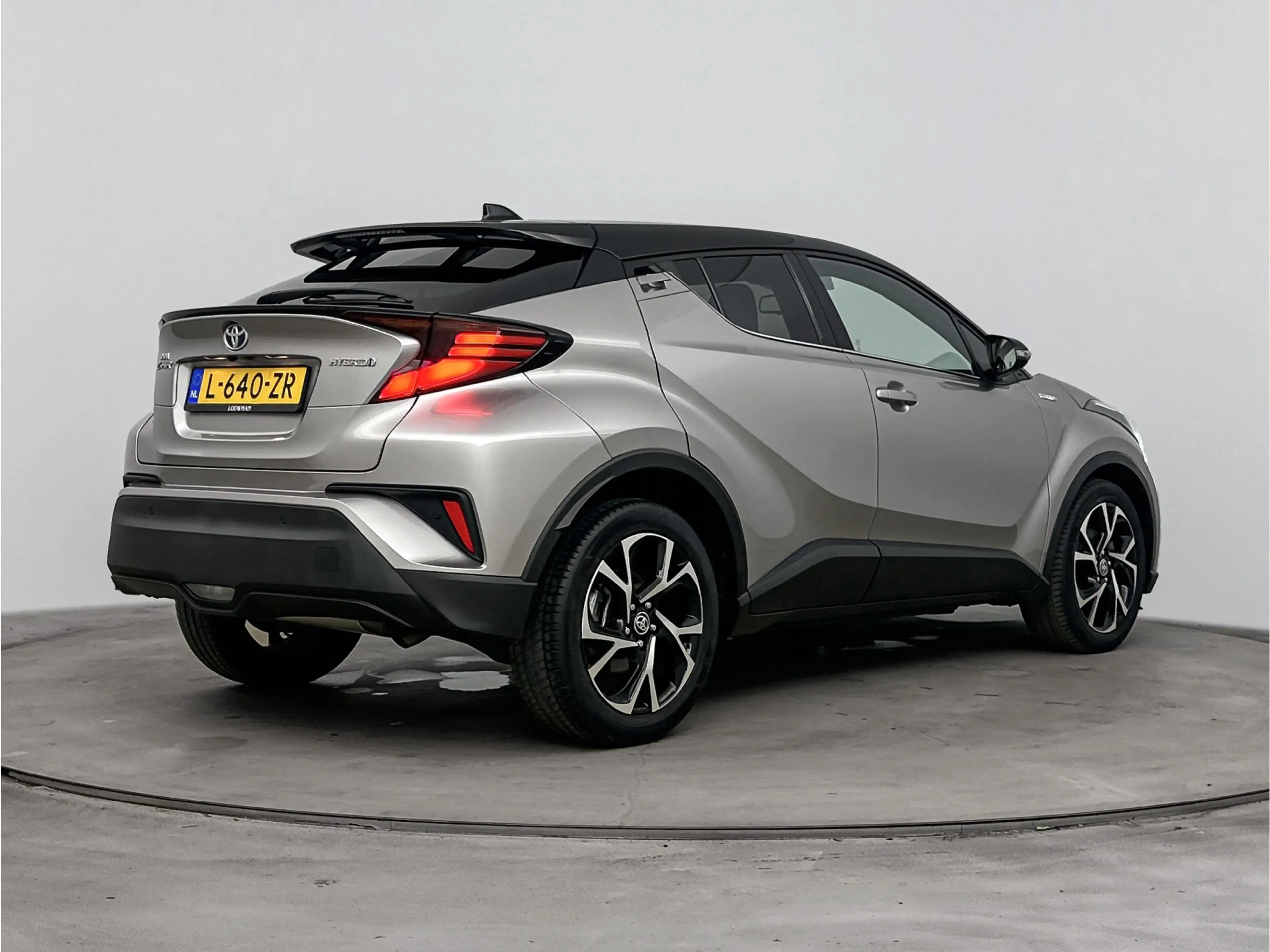 Toyota C-HR 1.8 Hybrid Style | Navi | Stoelverwarming | Lichtm — photo 2