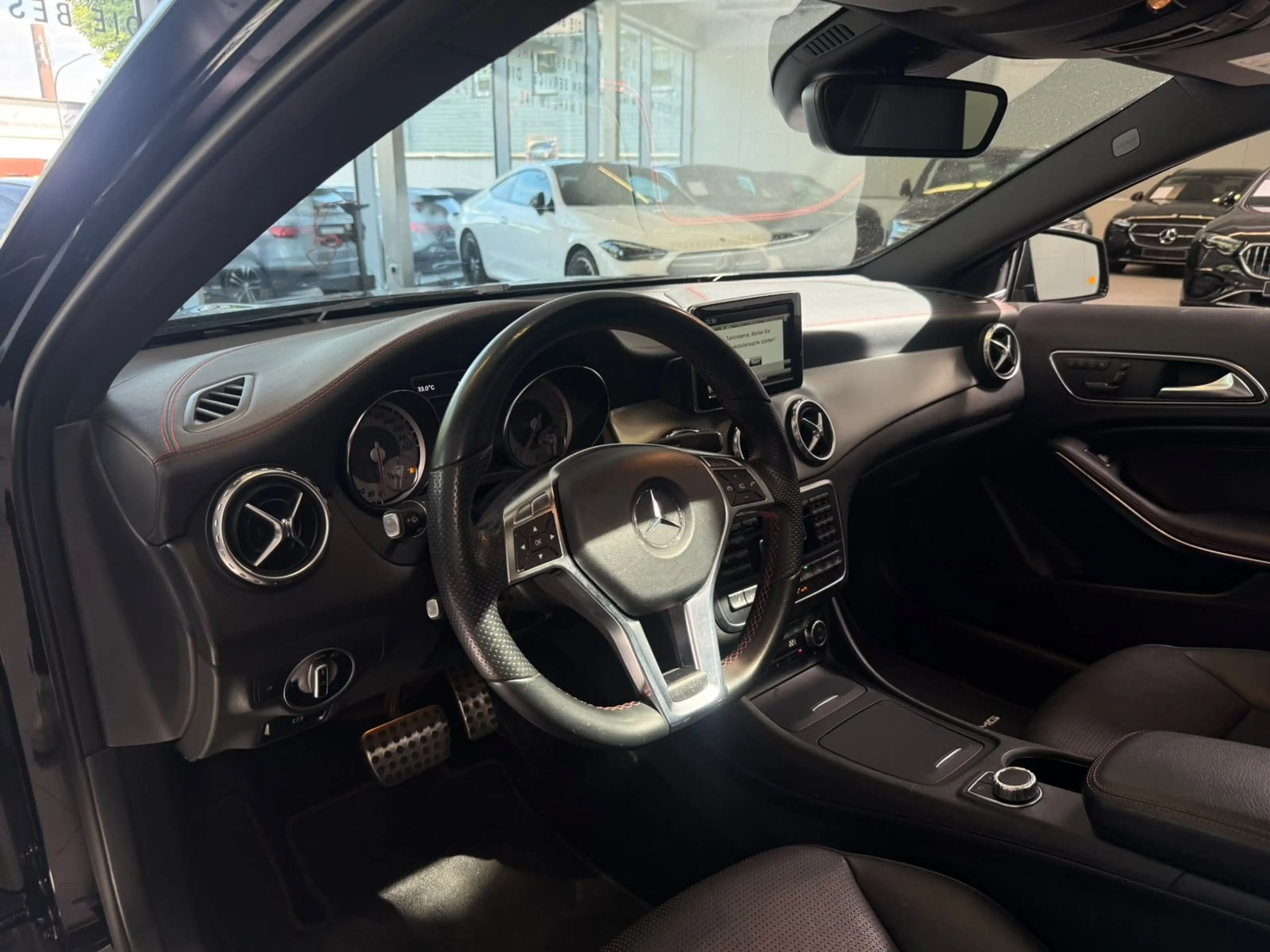 Mercedes-Benz GLA 220 4M AMG+PANO+HARMAN / NUR AN GEWERBE! — photo 9