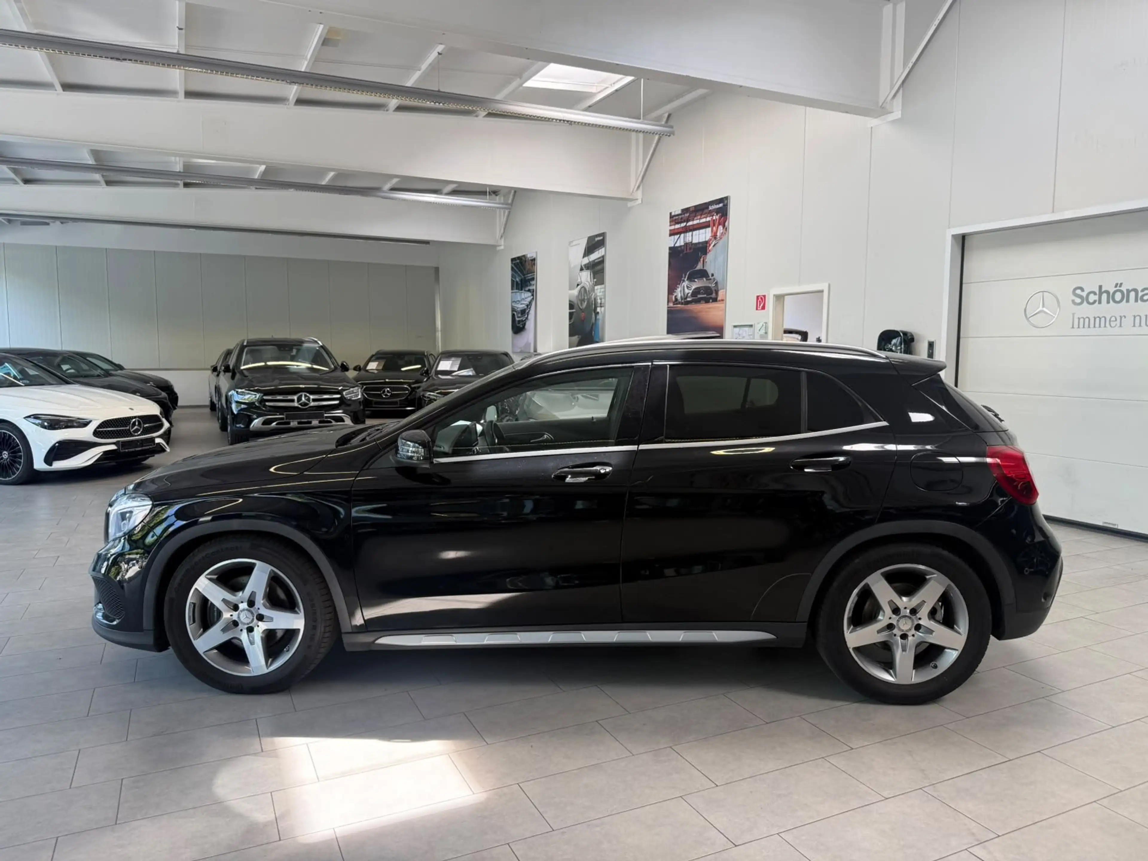 Mercedes-Benz GLA 220 4M AMG+PANO+HARMAN / NUR AN GEWERBE! — photo 3