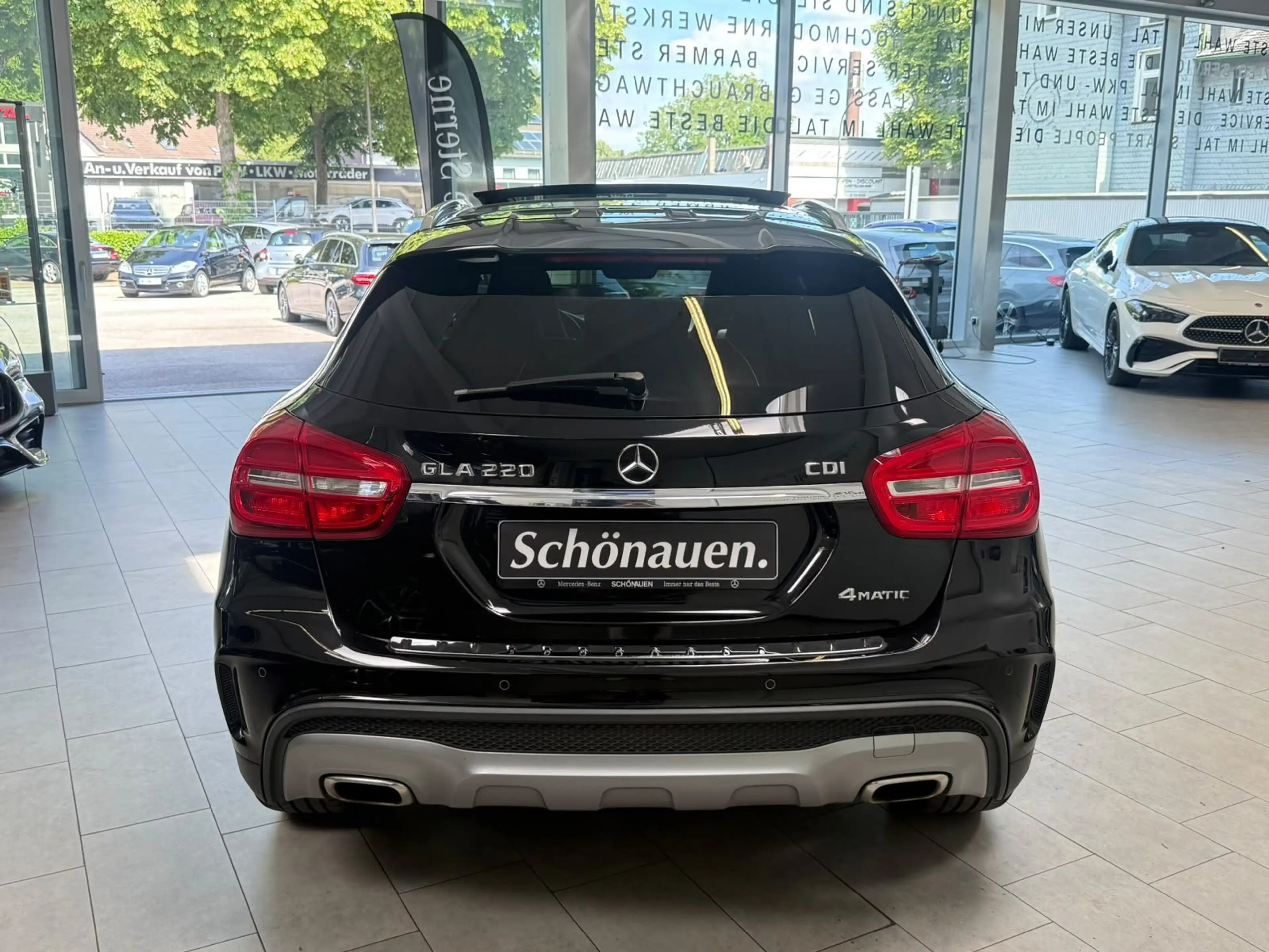 Mercedes-Benz GLA 220 4M AMG+PANO+HARMAN / NUR AN GEWERBE! — photo 5