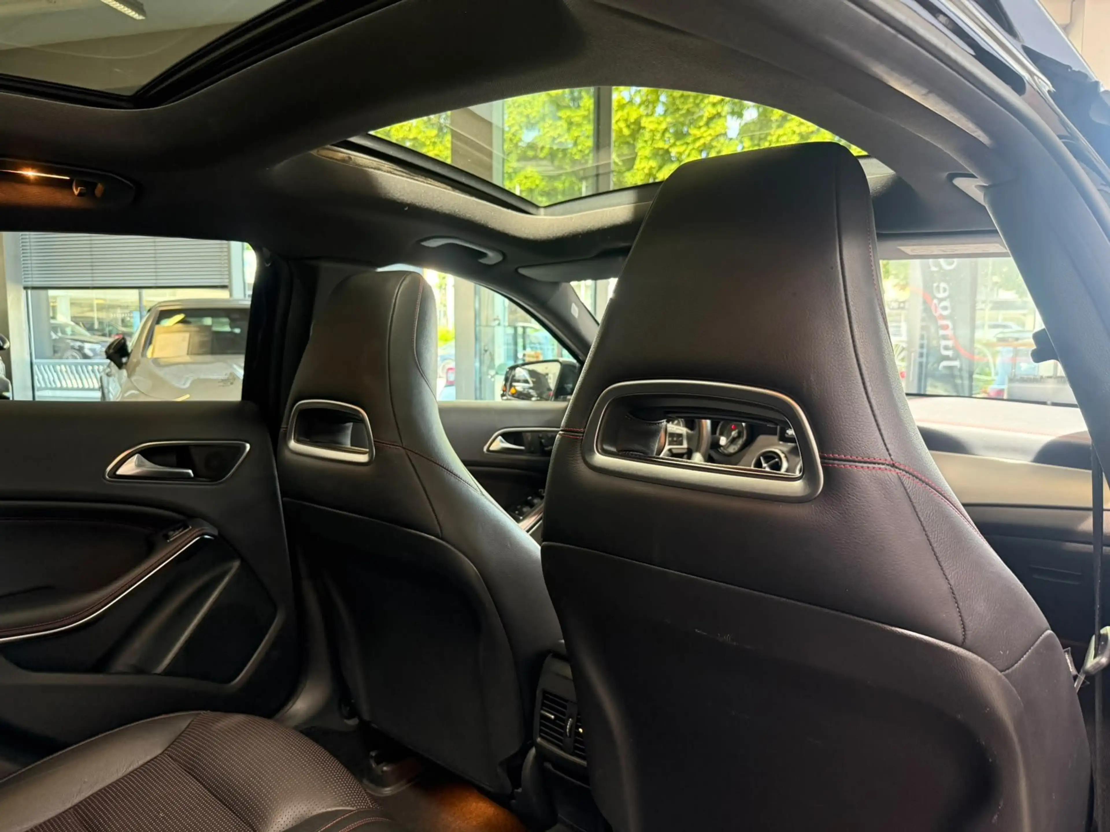 Mercedes-Benz GLA 220 4M AMG+PANO+HARMAN / NUR AN GEWERBE! — photo 14
