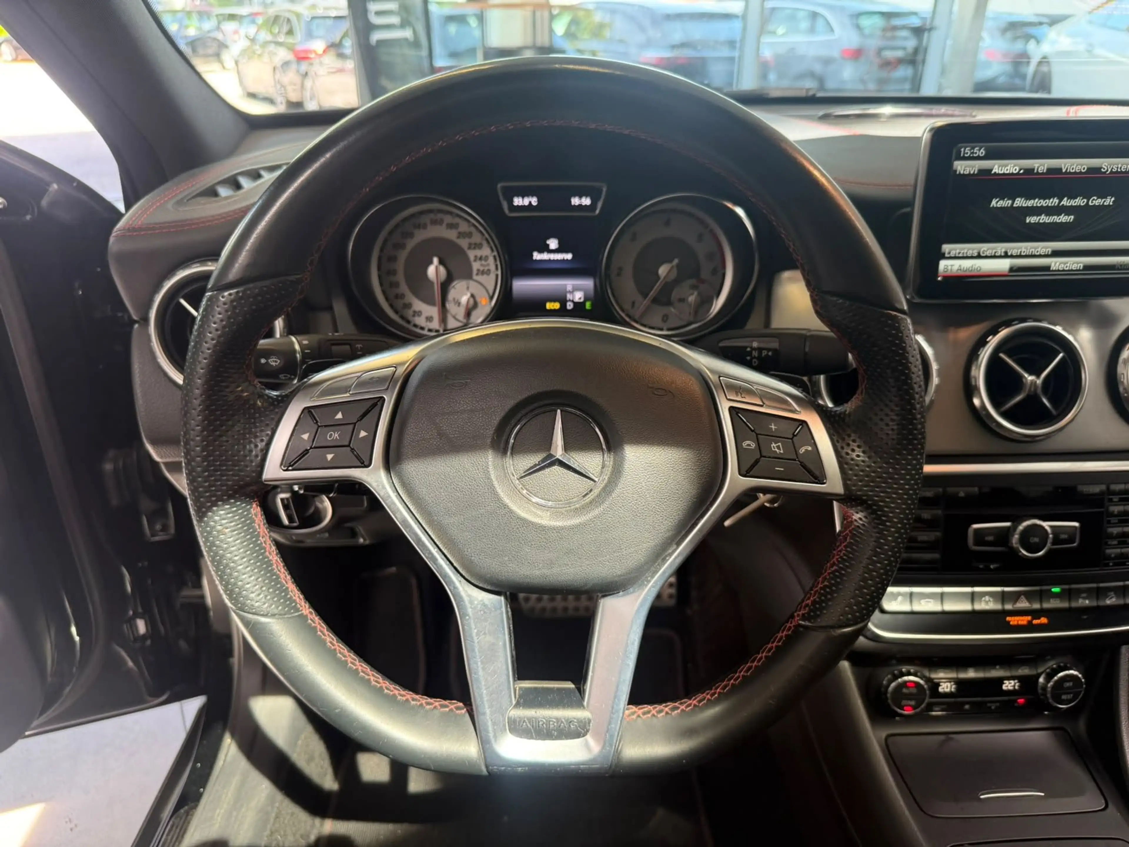 Mercedes-Benz GLA 220 4M AMG+PANO+HARMAN / NUR AN GEWERBE! — photo 10