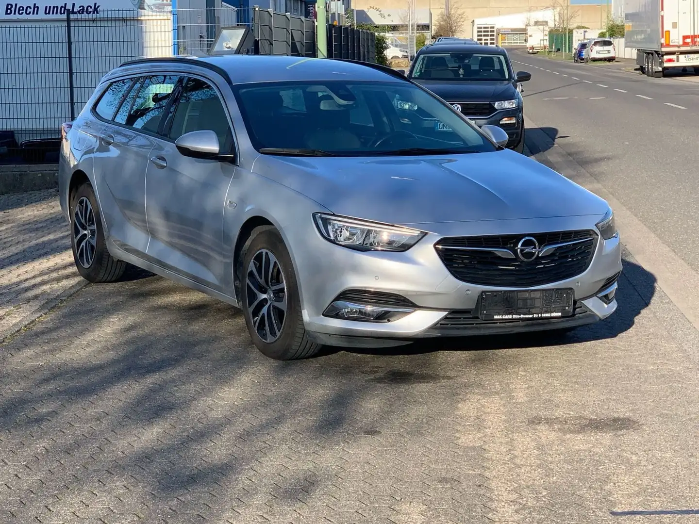 Opel Insignia B Sports Tourer Edition Silber - 2