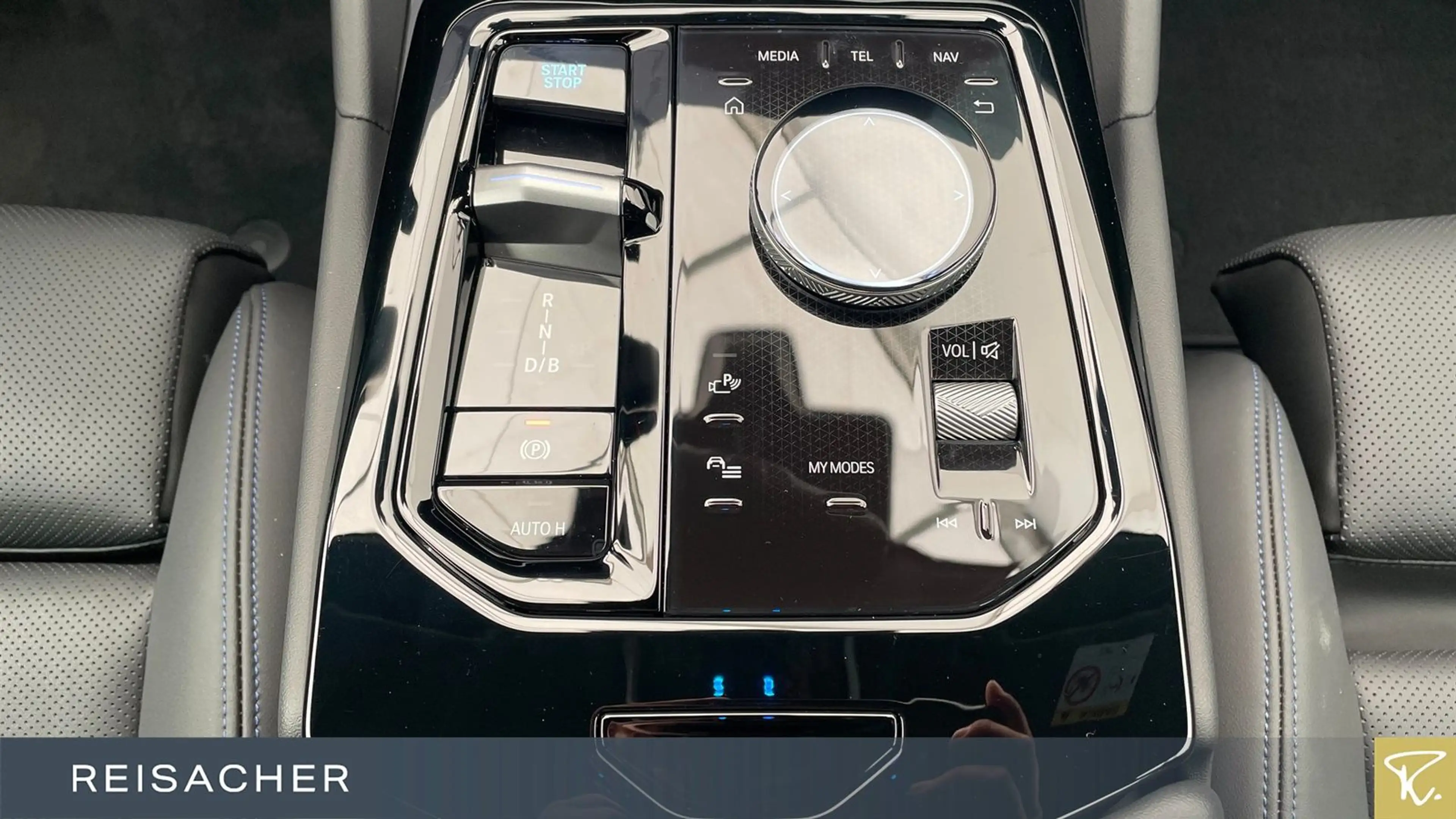 BMW i5 A M60 xDrive LCPro HUD AHK PDC H&K LED 19"LM — photo 11