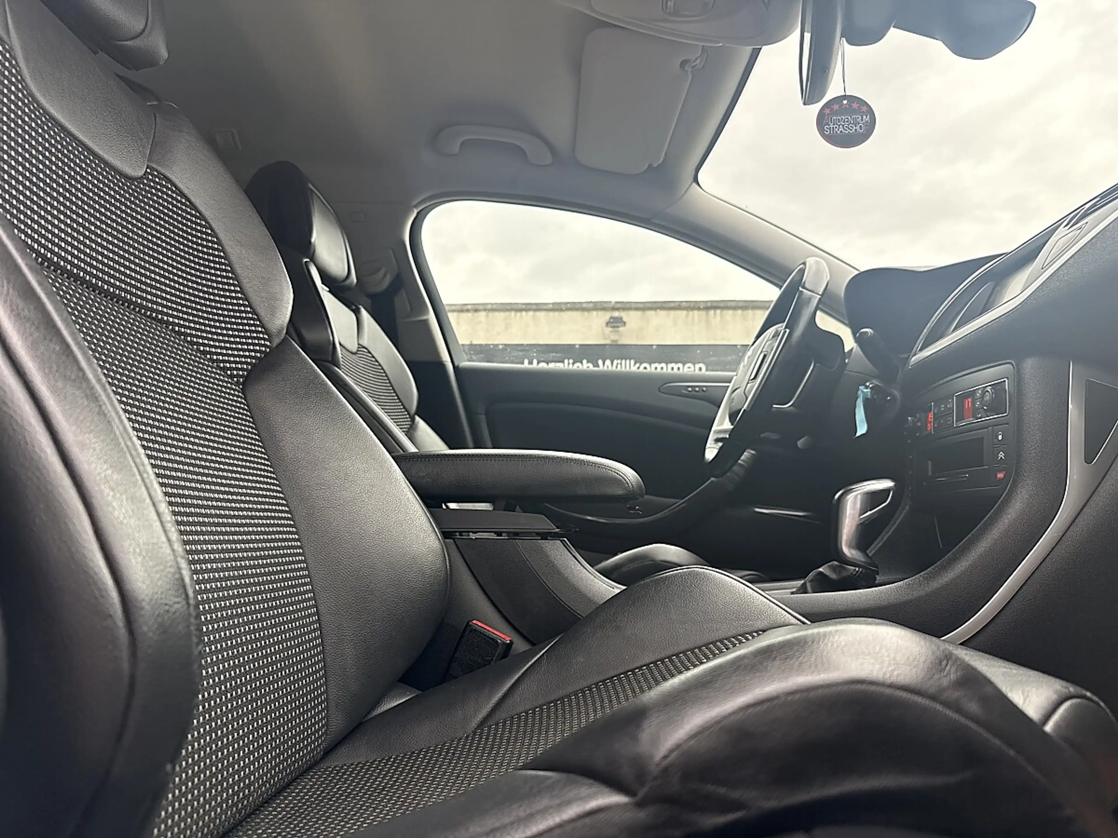 Citroen C5 Tourer BlueHDi 180 EAT6 Exclusive — photo 13