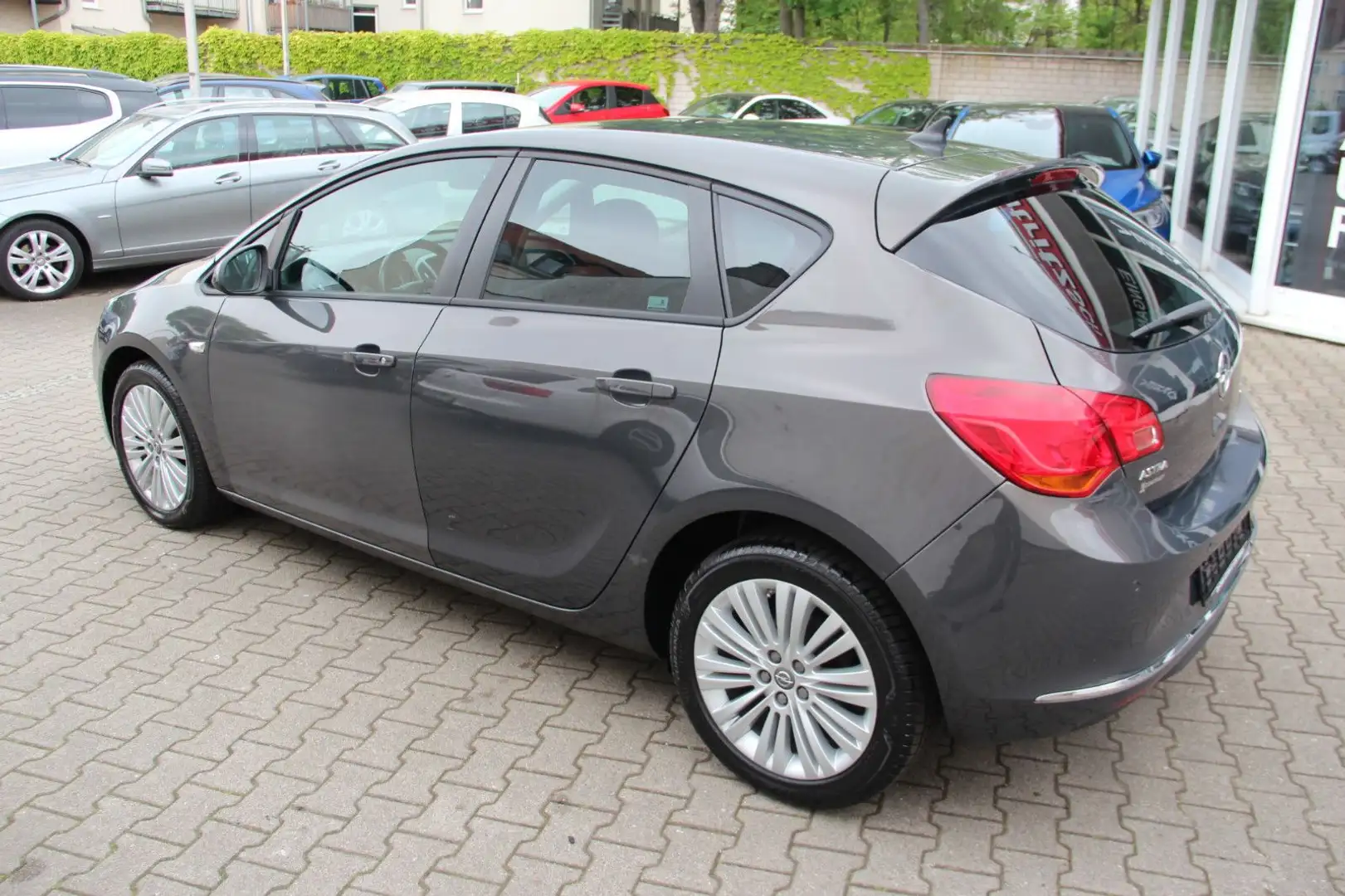 Opel Astra J Lim. 5-trg. Edition,PDC,NAVI Grau - 2