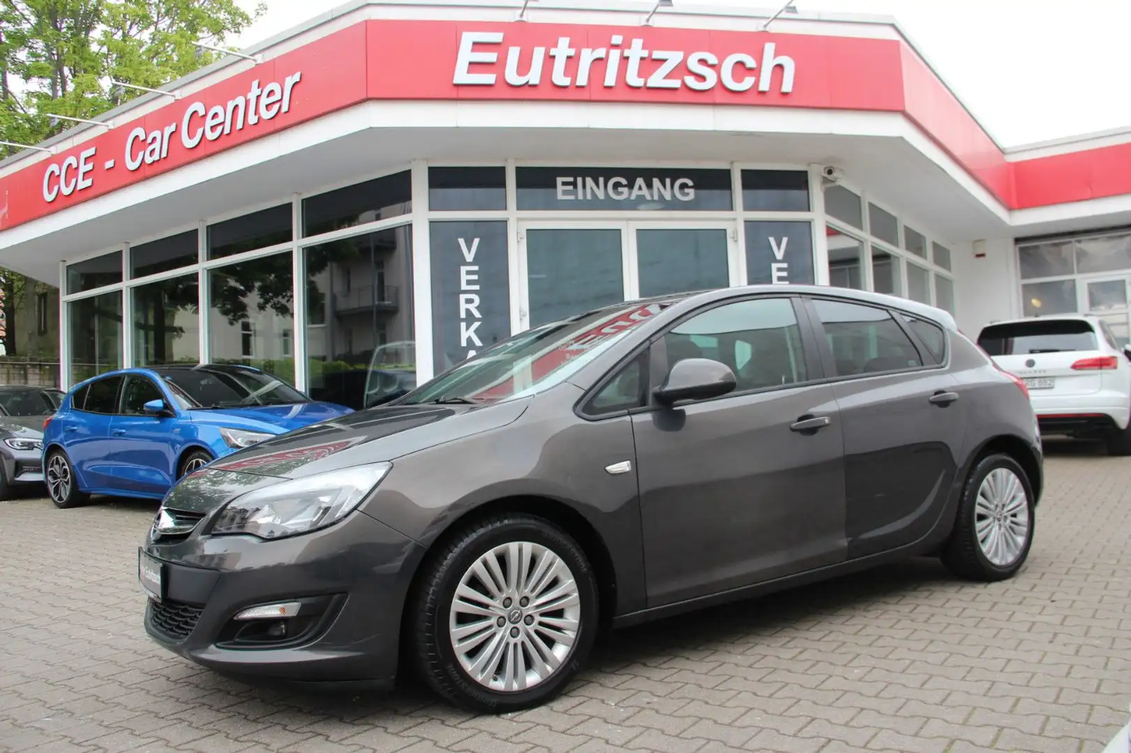 Opel Astra J Lim. 5-trg. Edition,PDC,NAVI Grau - 1