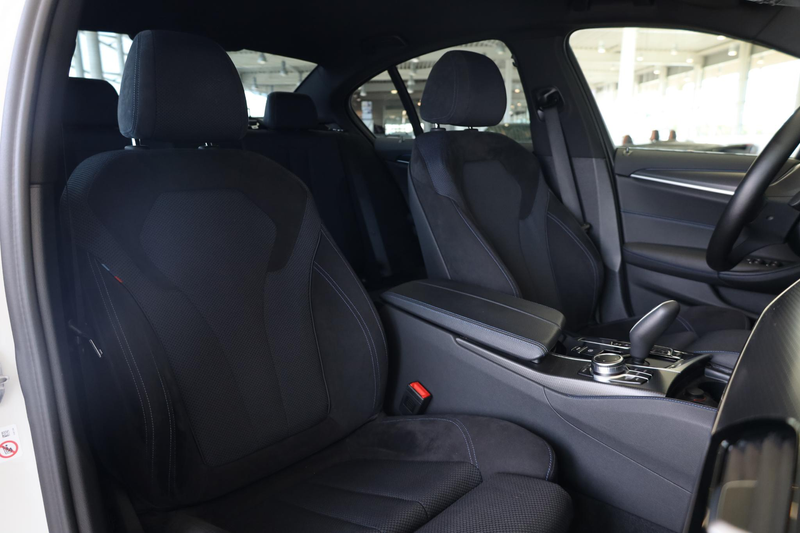 BMW 545 5 Serie Sedan 545e xDrive High Executive | M Sport — photo 8