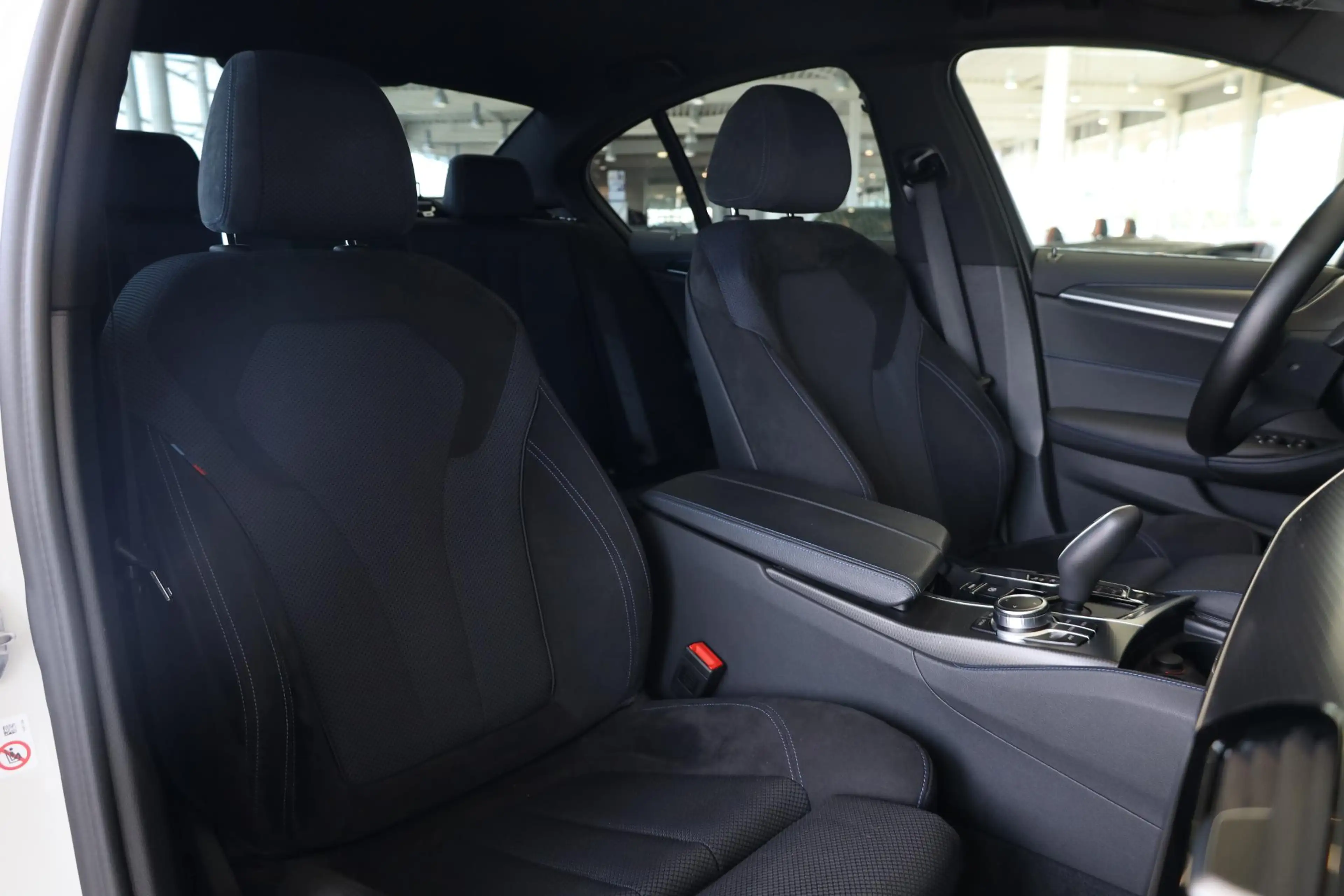BMW 545 5 Serie Sedan 545e xDrive High Executive | M Sport — photo 9