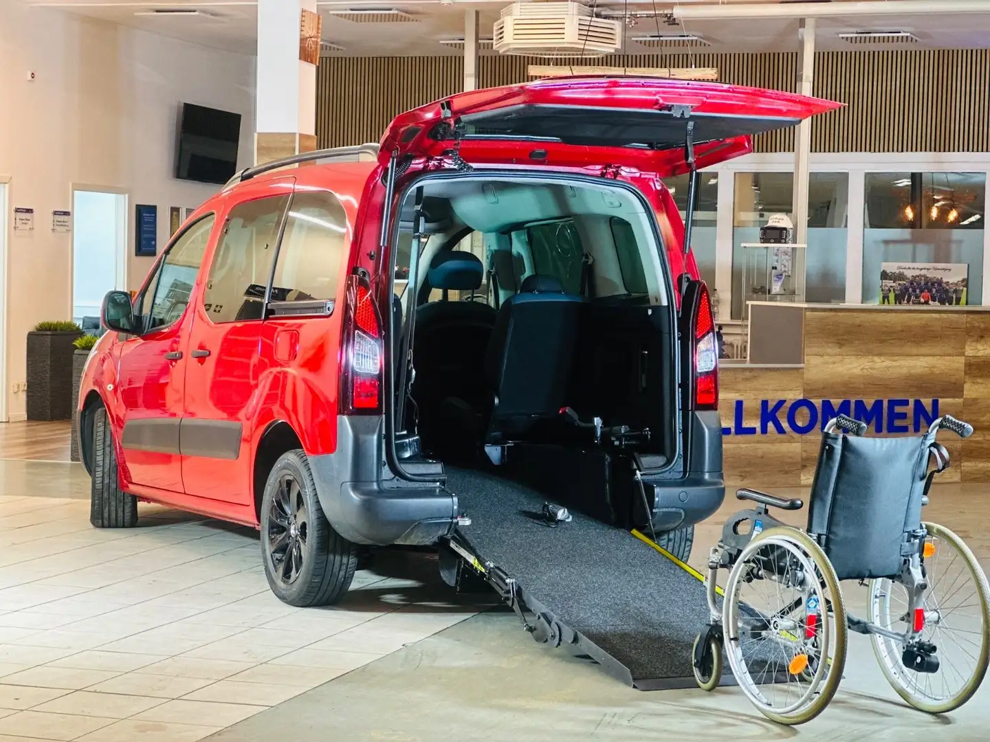 Citroen Berlingo 1,6 Behindertengerecht-Rampe-Automatik Rot - 1