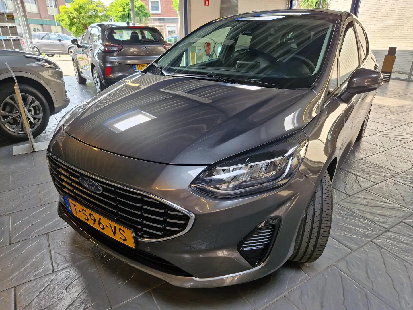 Ford Fiesta 1.0 EcoBoost Hybrid Titanium X Adaptief - Trekhaak Grijs - 2