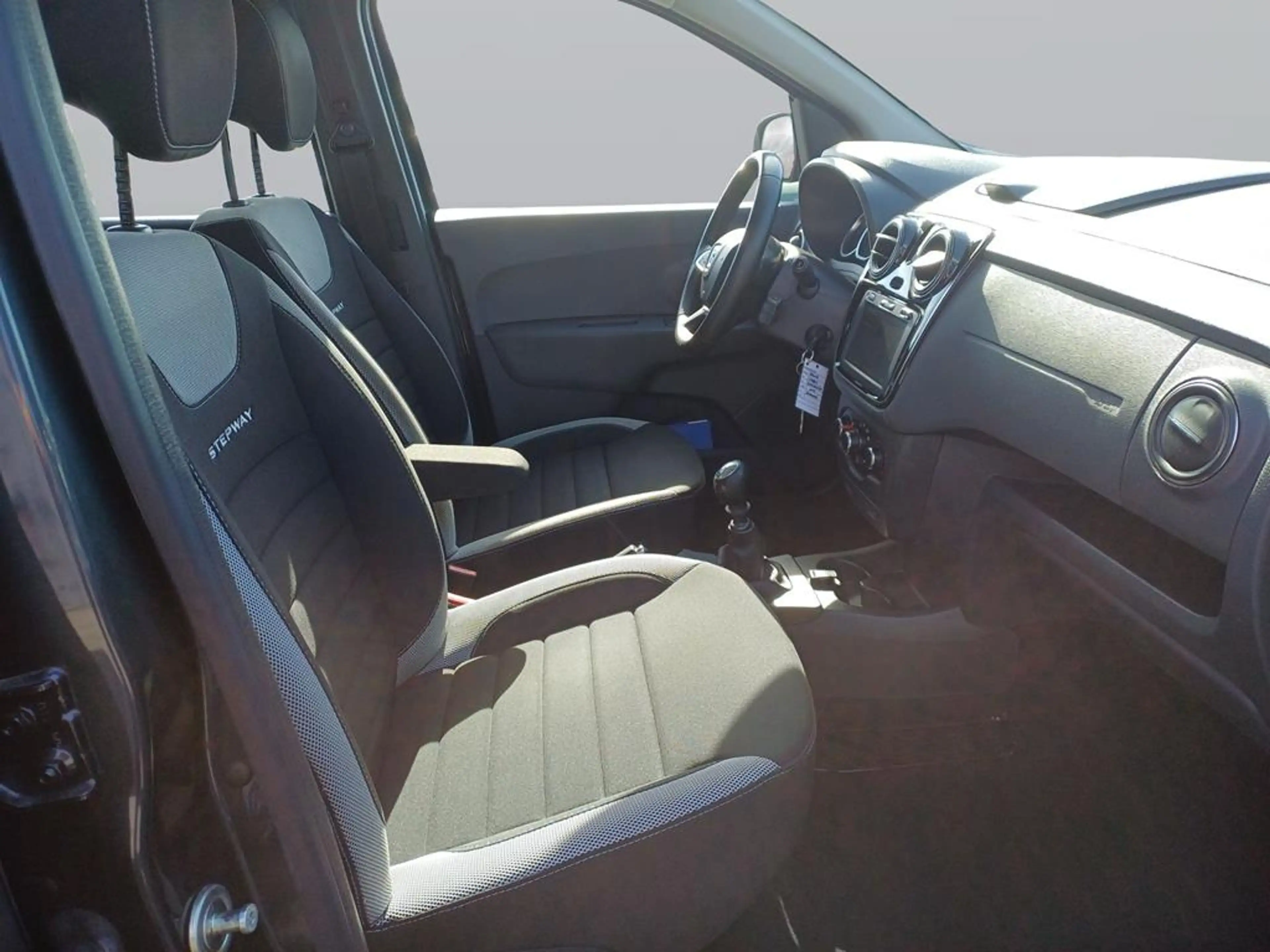 Dacia Lodgy Stepway — photo 11