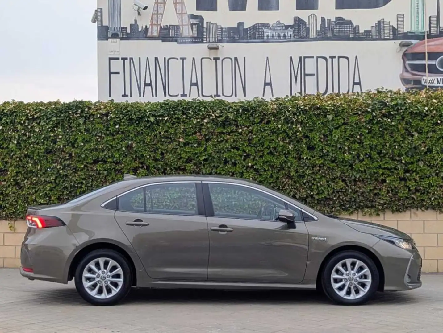 Toyota Corolla Sedán 125H Active Tech Gris - 2