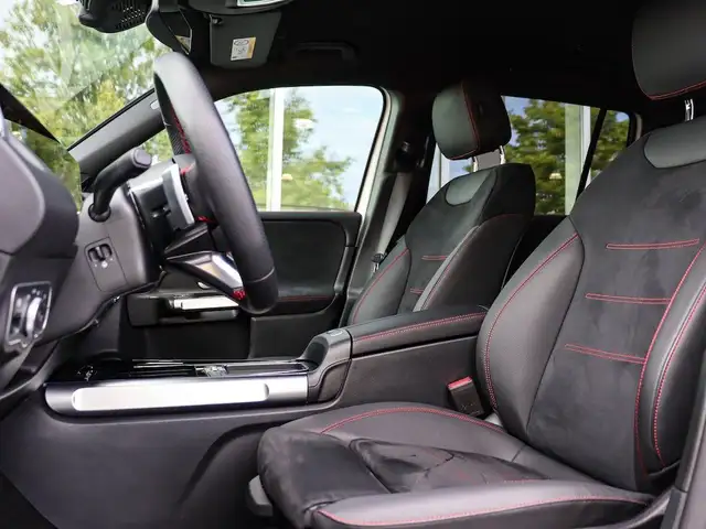 Mercedes-Benz GLB view 14