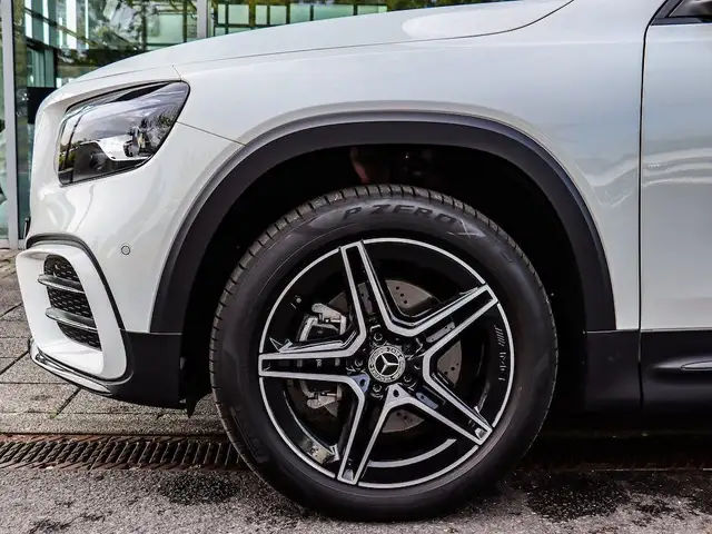 Mercedes-Benz GLB view 12