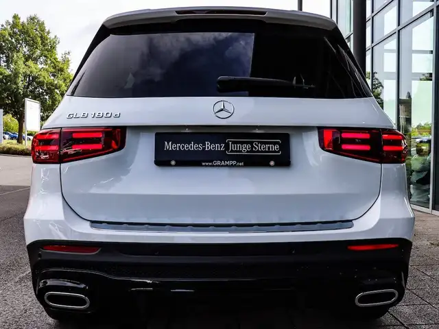 Mercedes-Benz GLB view 4