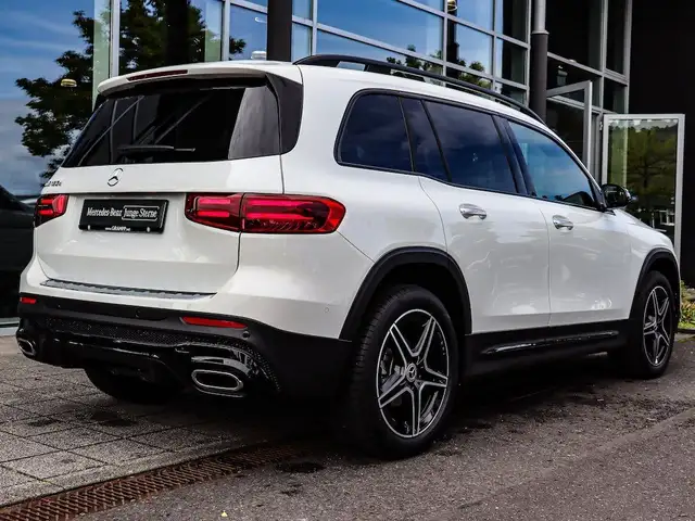 Mercedes-Benz GLB view 8