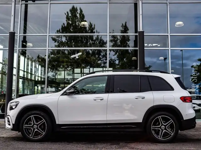 Mercedes-Benz GLB view 2