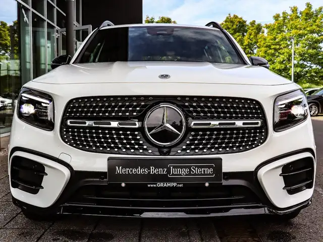 Mercedes-Benz GLB view 11
