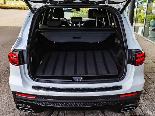 Mercedes-Benz GLB view 5