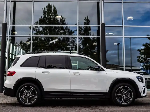 Mercedes-Benz GLB view 9