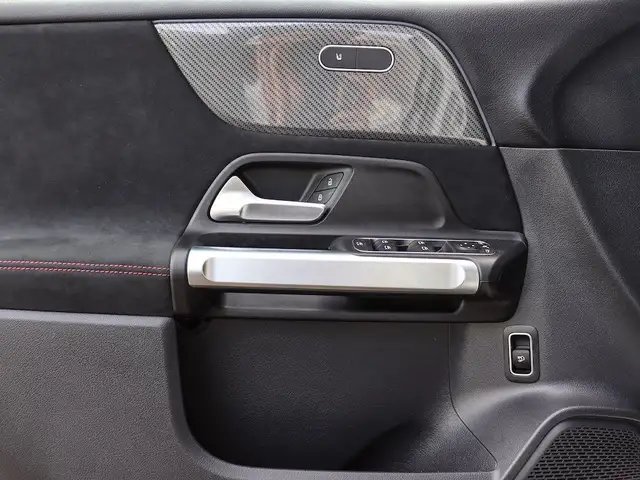 Mercedes-Benz GLB view 13