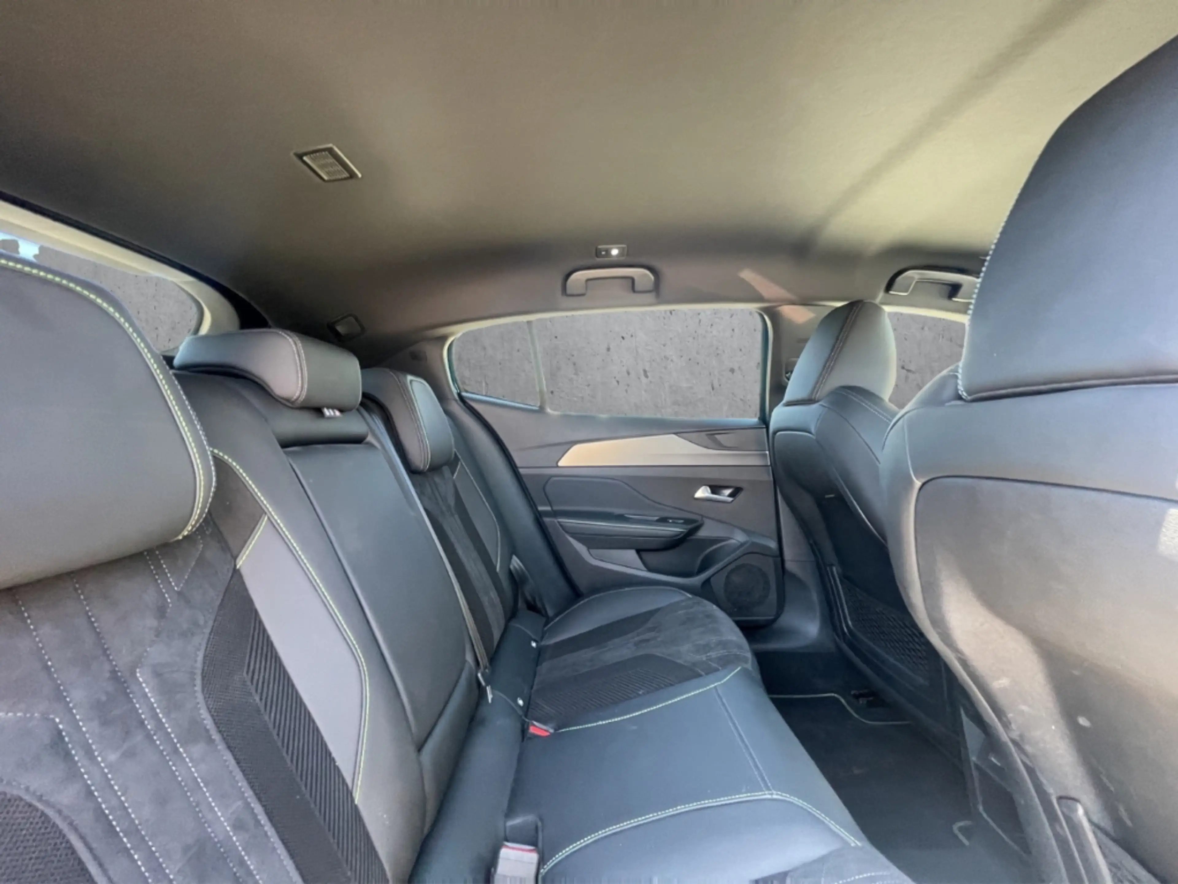 Peugeot 408 GT PureTech 130 EAT8 Navi LED Blendfreies Fernl. K — photo 14
