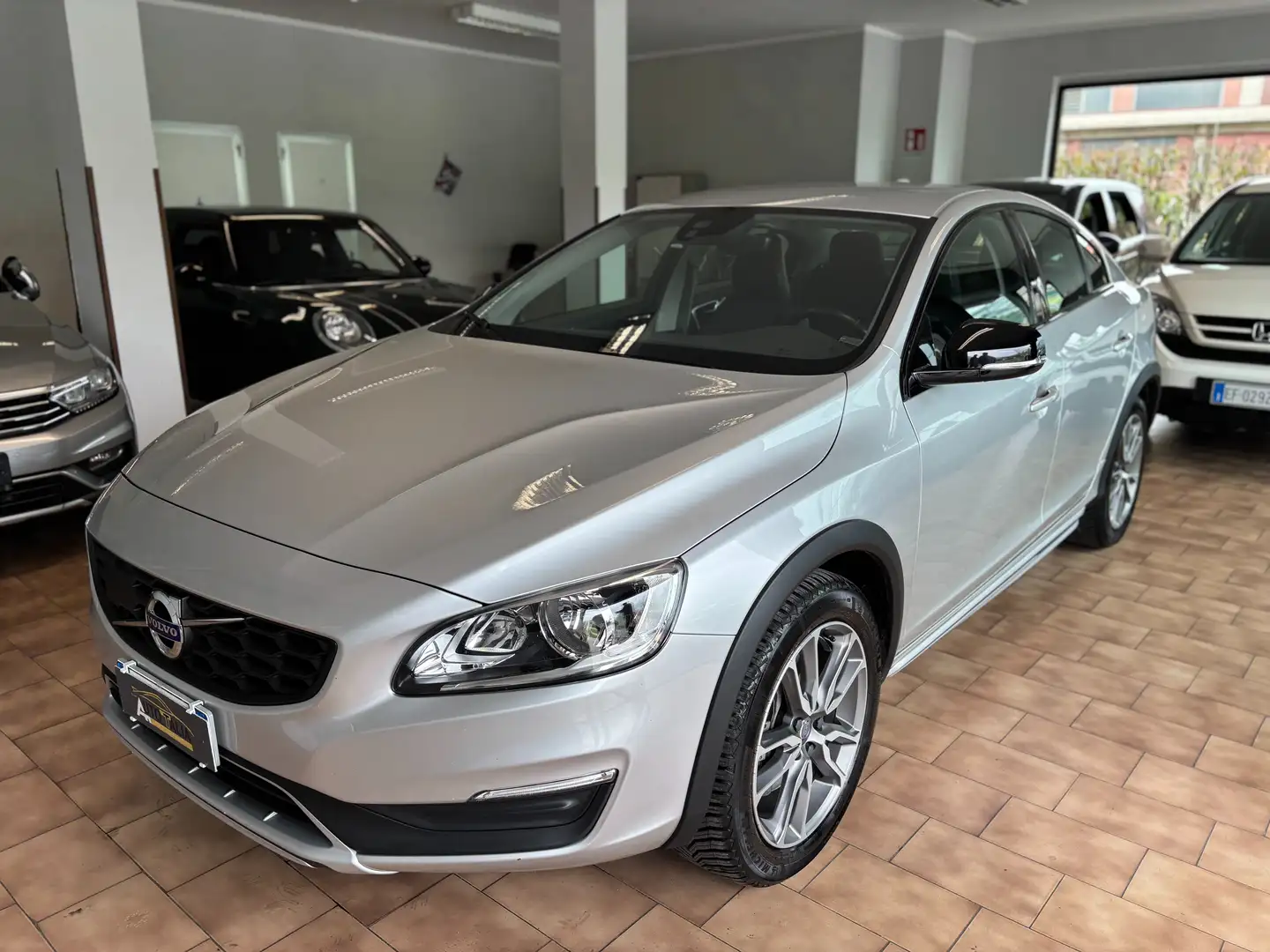Volvo S60 Cross Country 2.0 d3 geartronic*TAGLIANDI CERTIFICATI VOLVO* Gris - 1