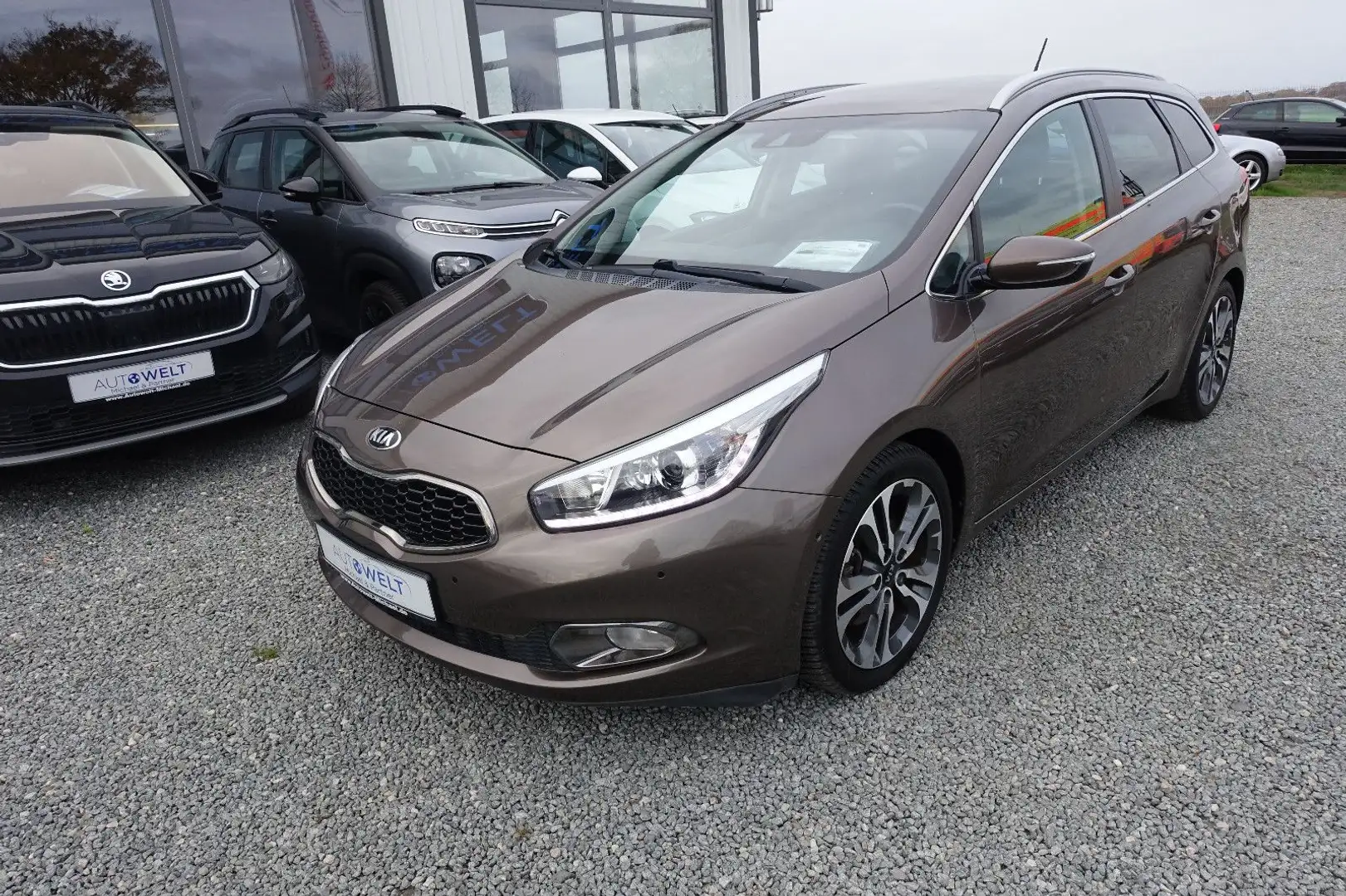Kia Ceed SW / cee'd SW 1.6i Aut.KLIMAAUT KAM SITZH 17 Braun - 2