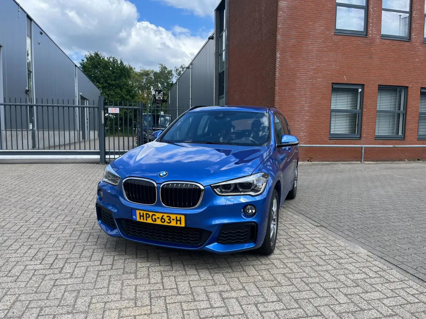 BMW X1 SDrive18i M Sport High Executive Bleu - 2