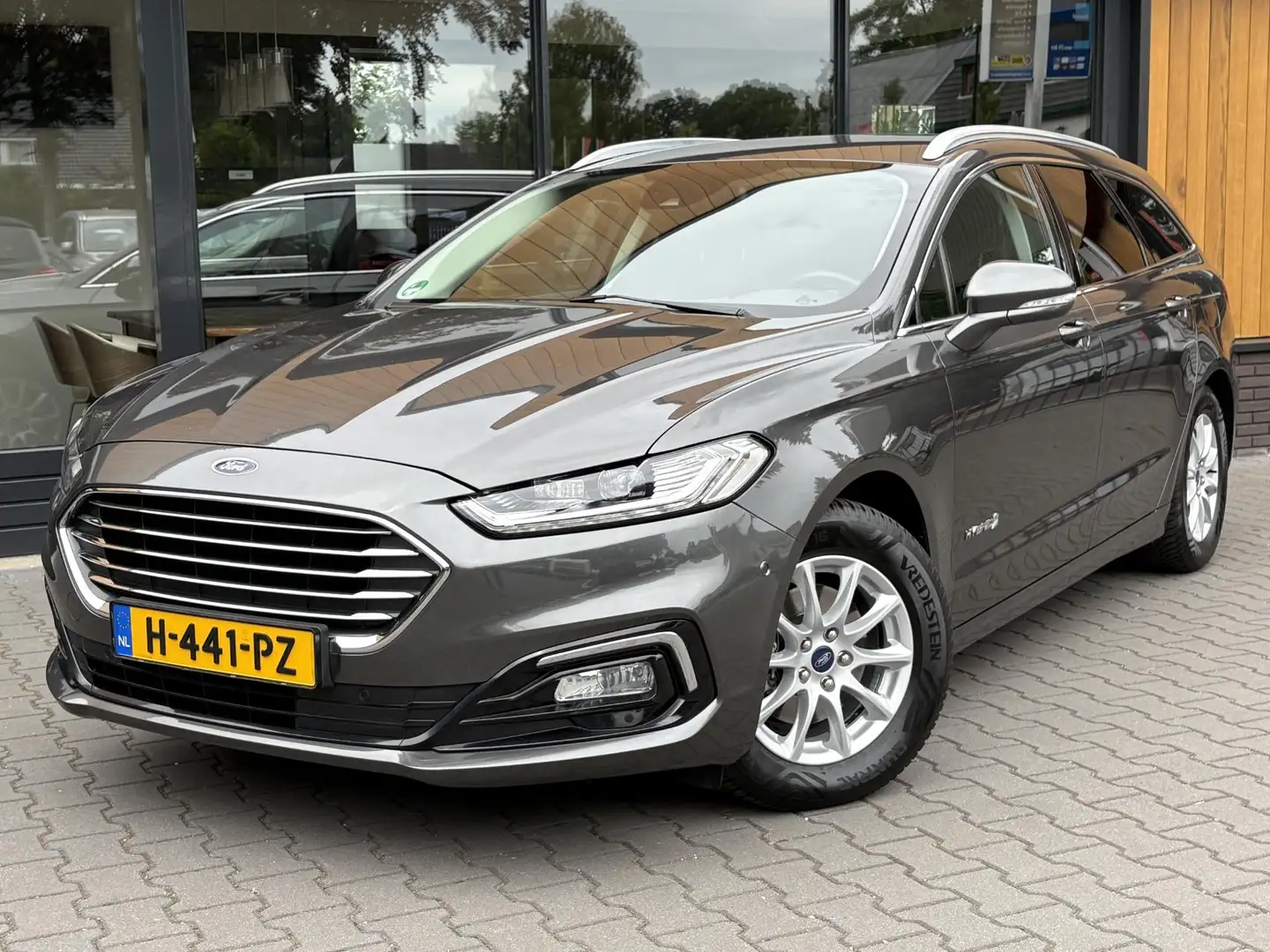 Ford Mondeo Wagon 2.0 Hybrid Titanium Trekhaak, Camera, Carpla Grey - 2