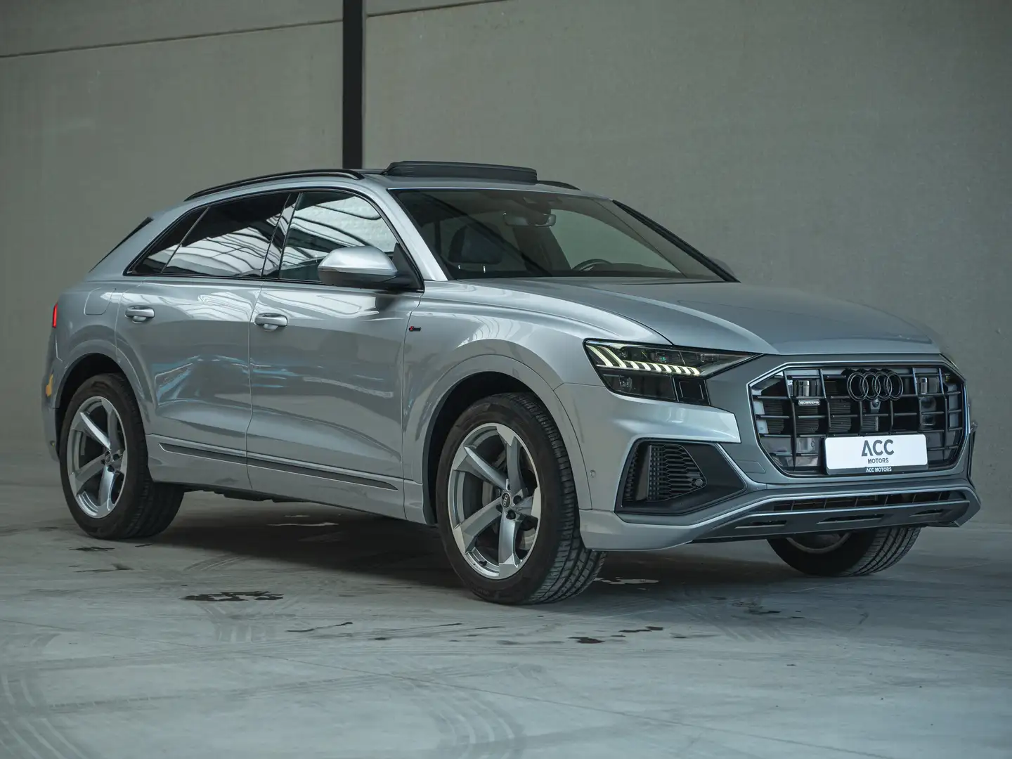 Audi Q8 Q8 55 TFSI quattro tiptronic competition plus Zilver - 1