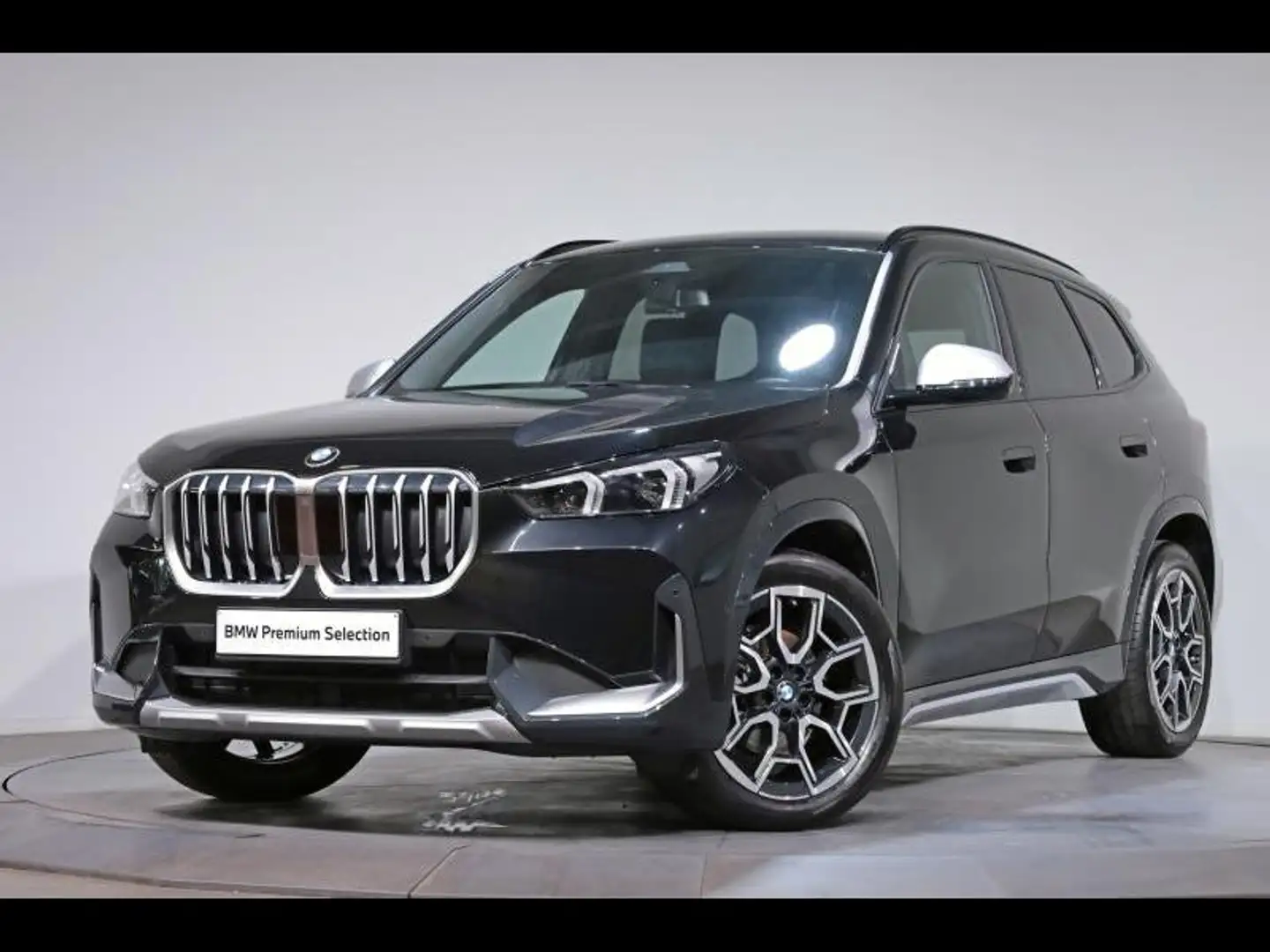 BMW X1 sDrive18i xLine Schwarz - 1