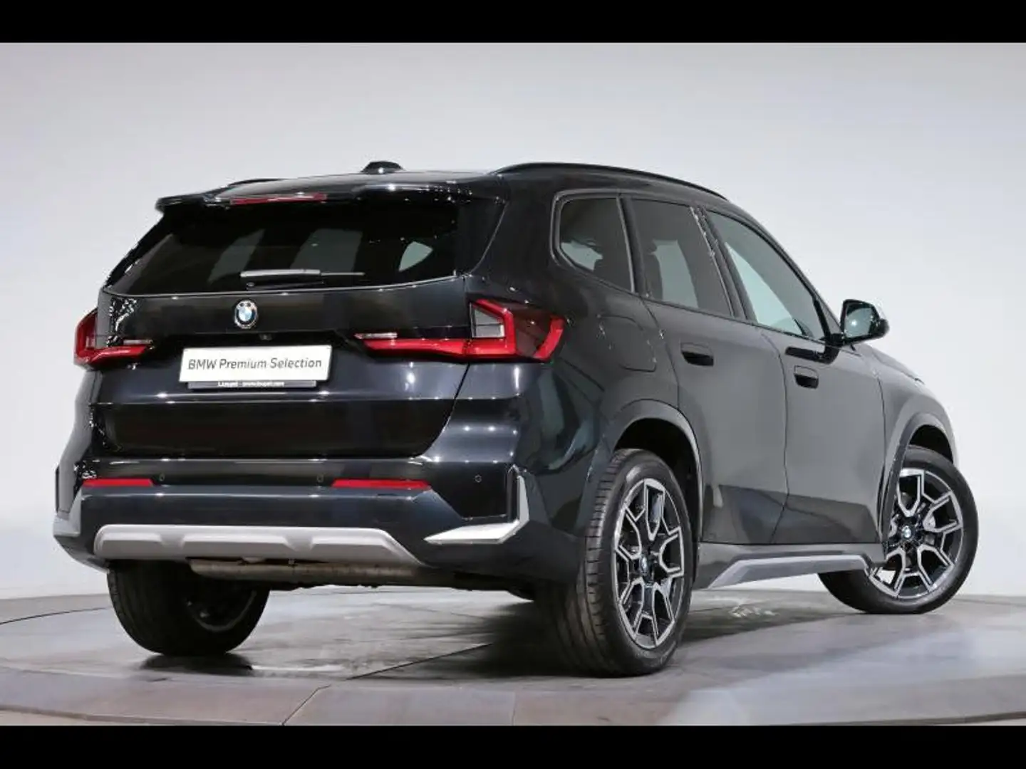 BMW X1 sDrive18i xLine Schwarz - 2