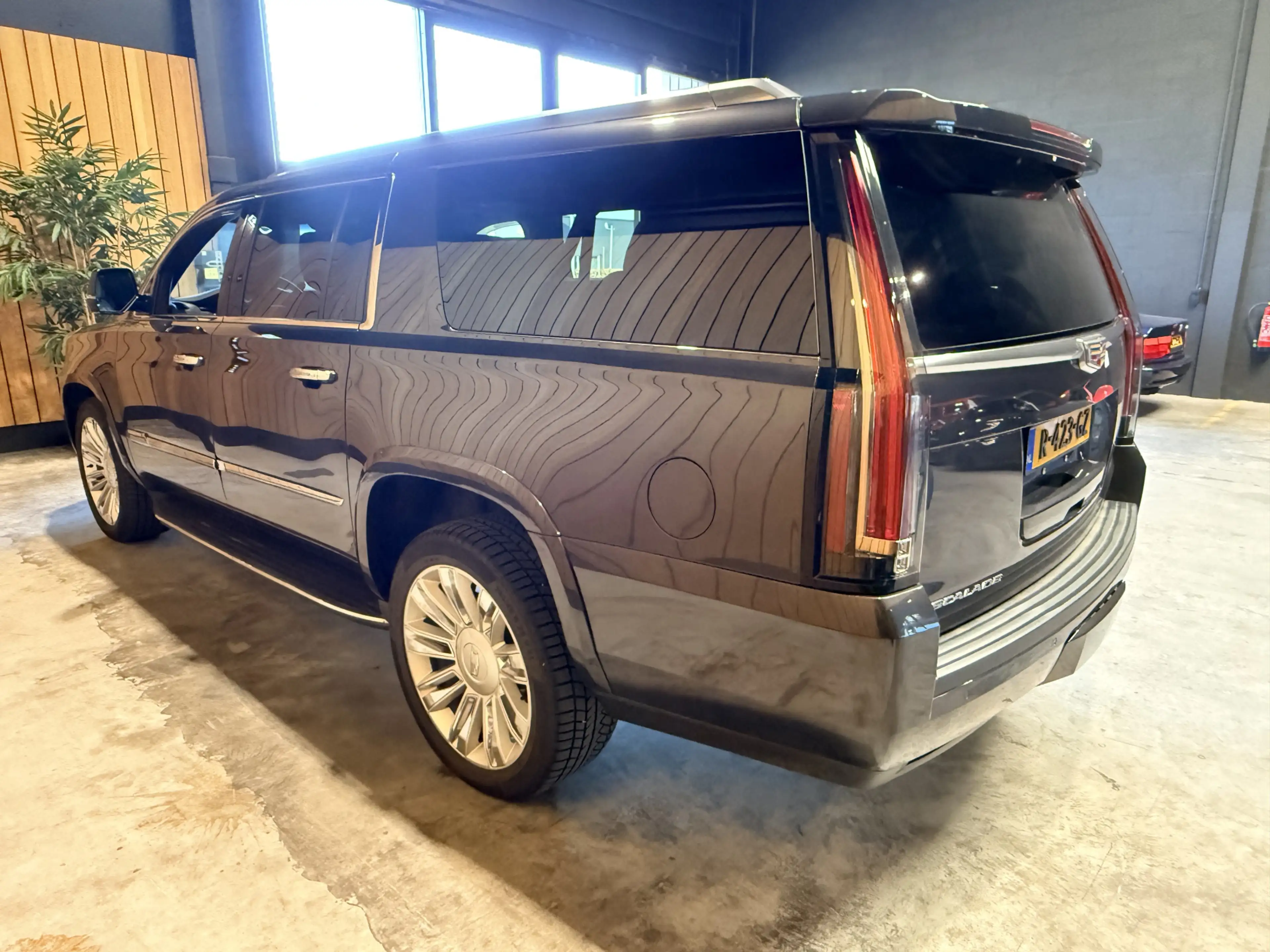 Cadillac Escalade 6.2 V8 Platinum ESV Verlengde uitvoering met 8 zit — photo 47