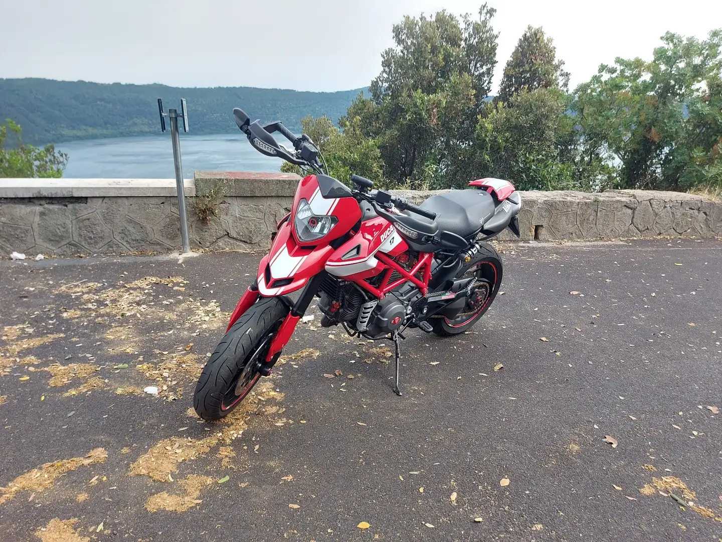 Ducati Hypermotard 796 Rood - 1