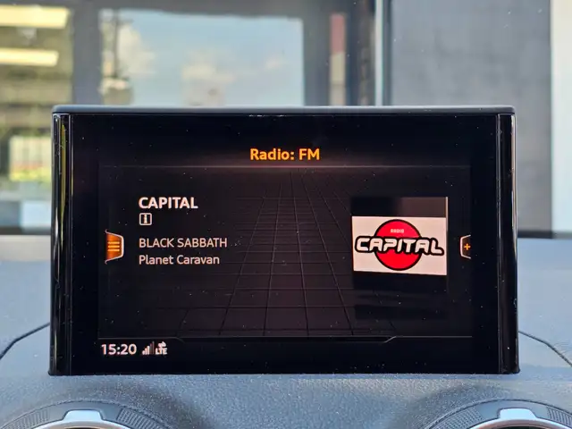 Audi Q2 view 11
