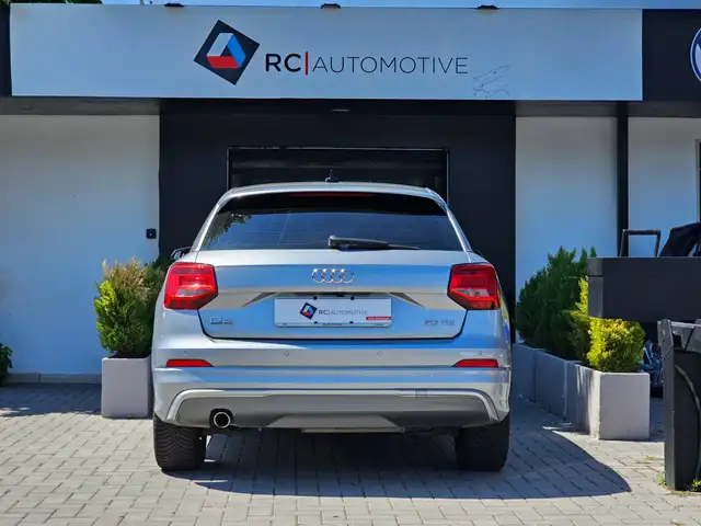 Audi Q2 view 5