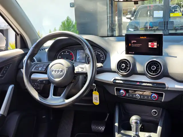 Audi Q2 view 8